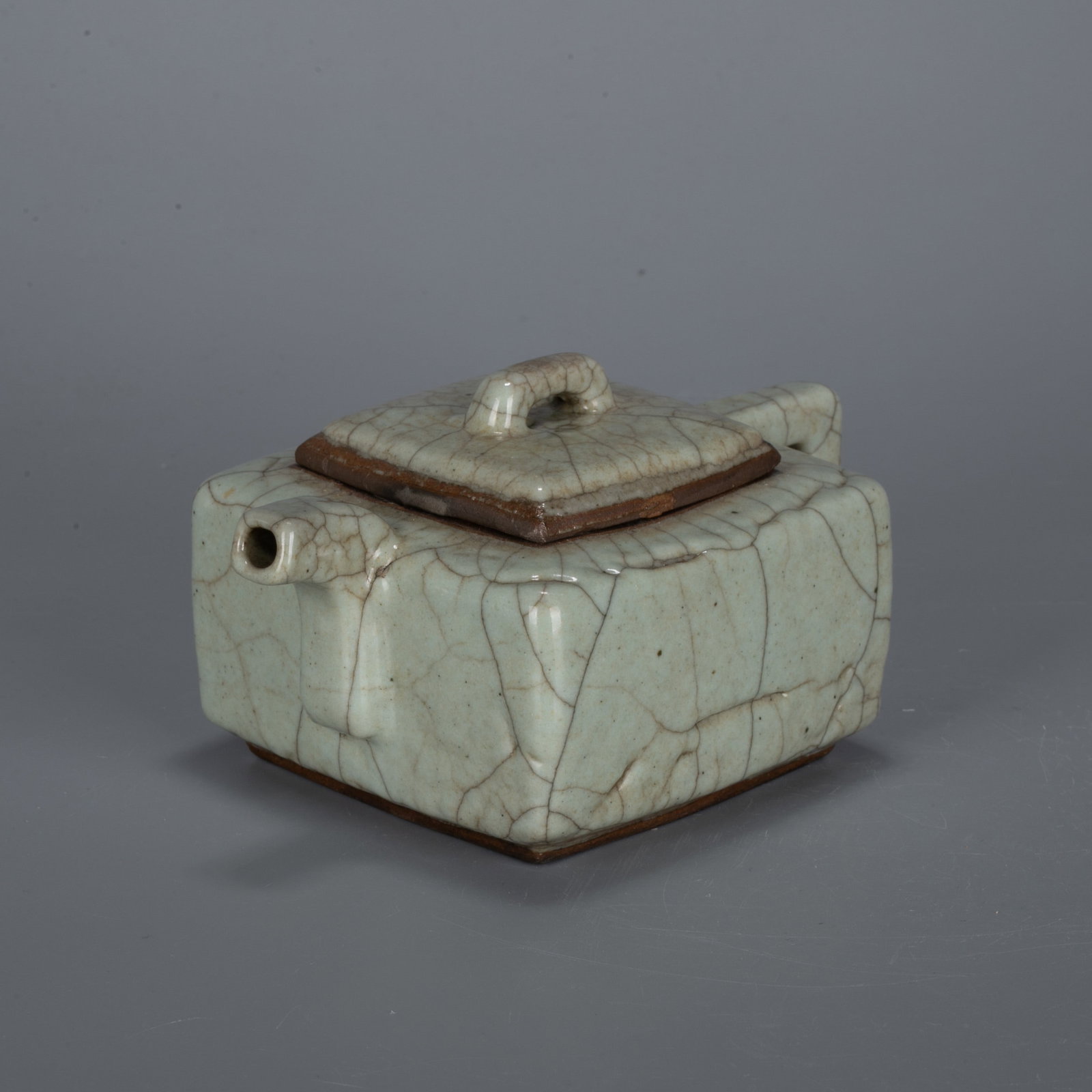 Song celadon Executive vessel (1 of 10)