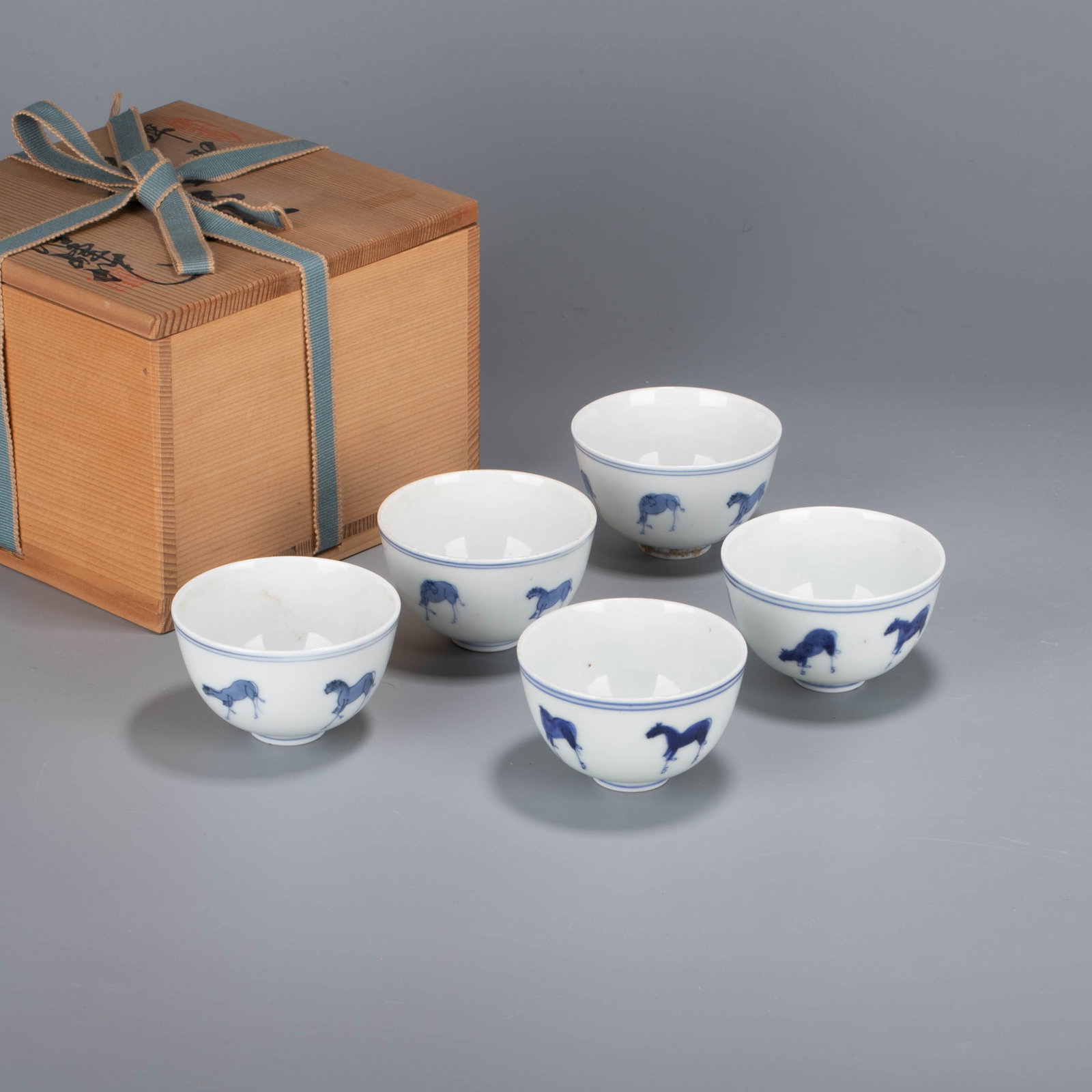Chenghua reign-mark blue-and-white tea bowls, 5 pieces: Chenghua reign-mark blue-and-white tea bowls, 5 pieces