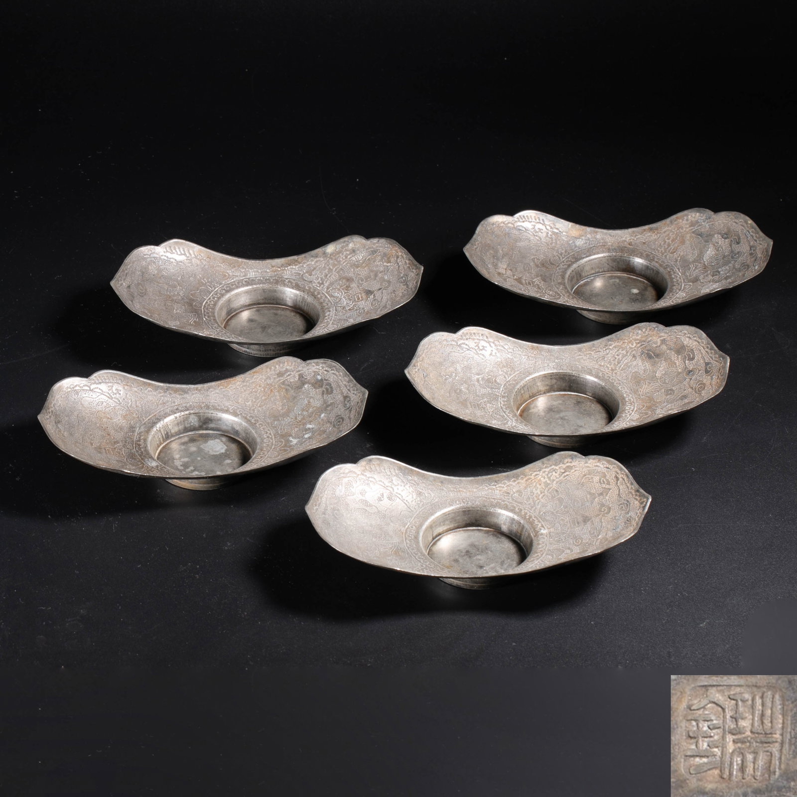 Figural decoration inscribed Tin saucer 5 pieces: Figural decoration inscribed Tin saucer 5 pieces