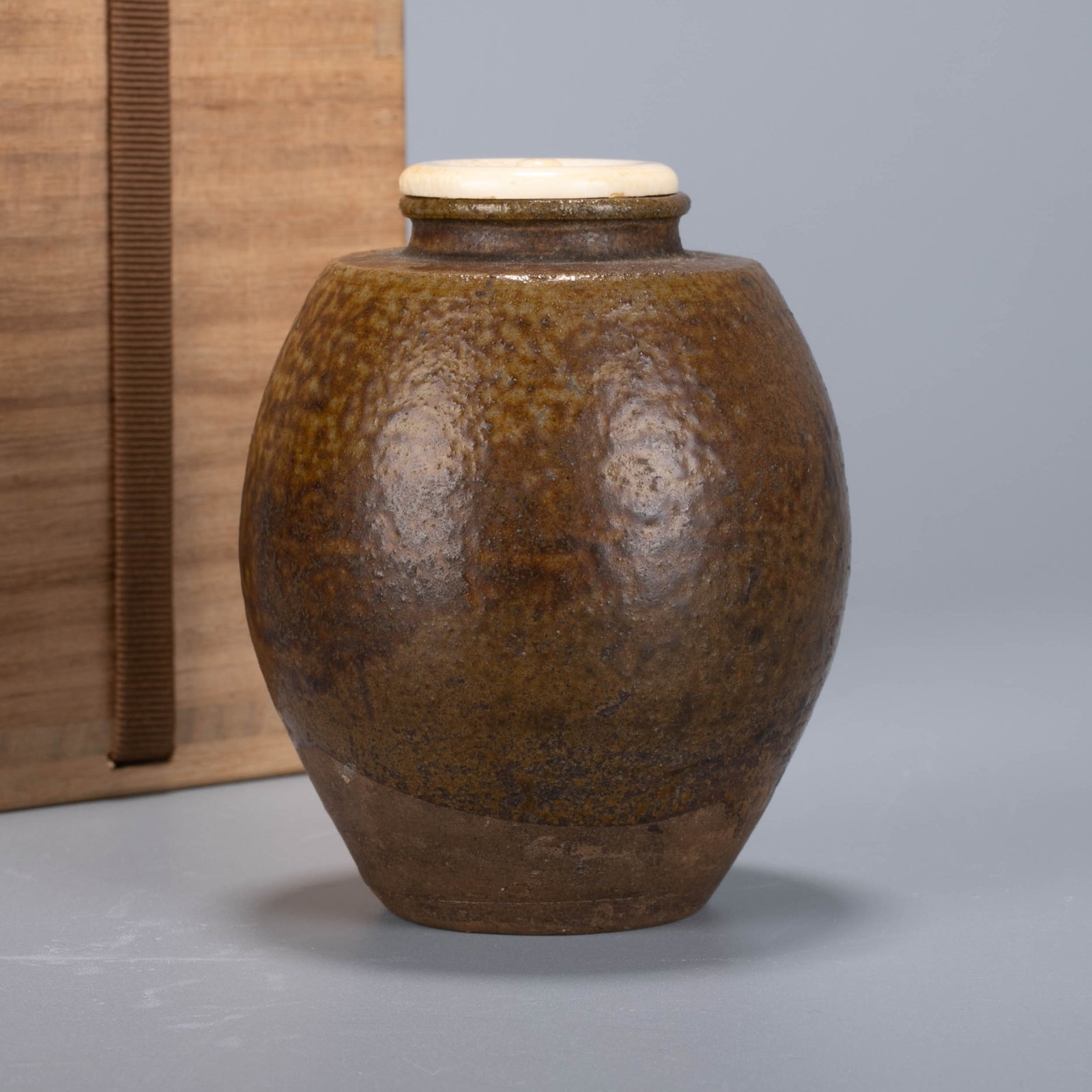 Ancient Seto Fire tea caddy: Ancient Seto Fire tea caddy