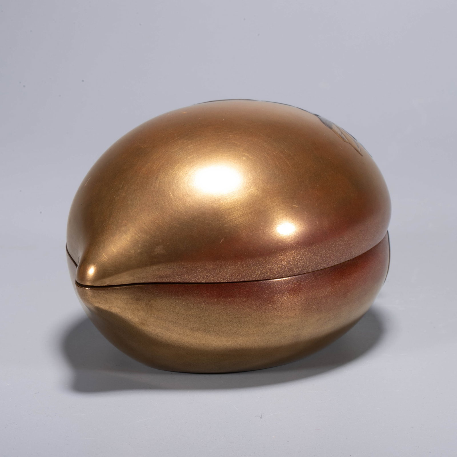 Peach-shaped maki-e incense box - 4