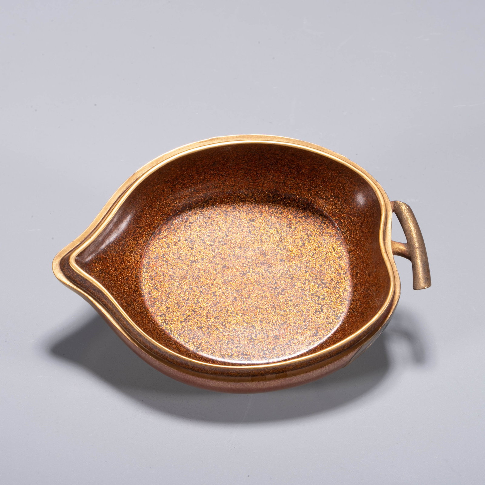 Peach-shaped maki-e incense box - 6