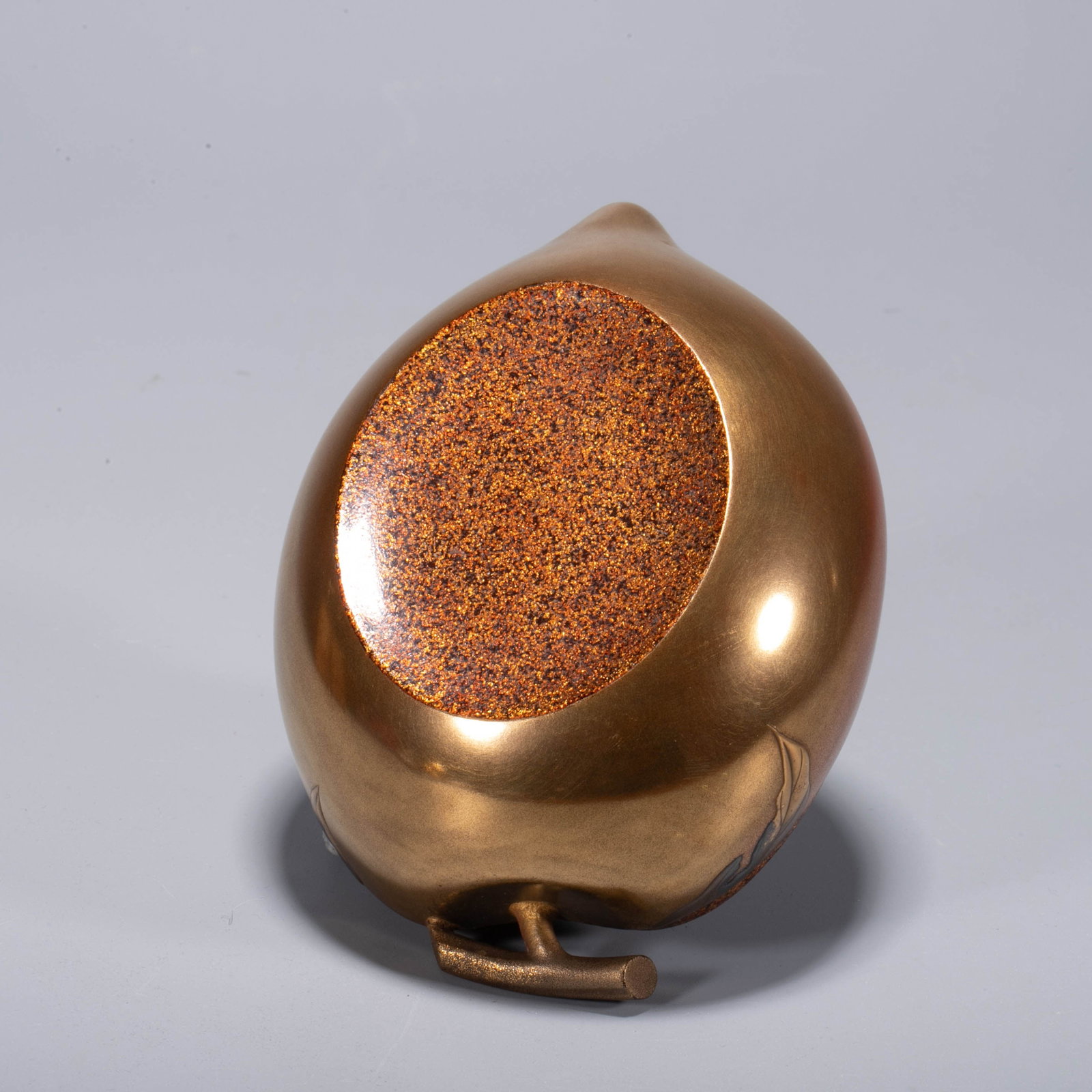 Peach-shaped maki-e incense box - 9