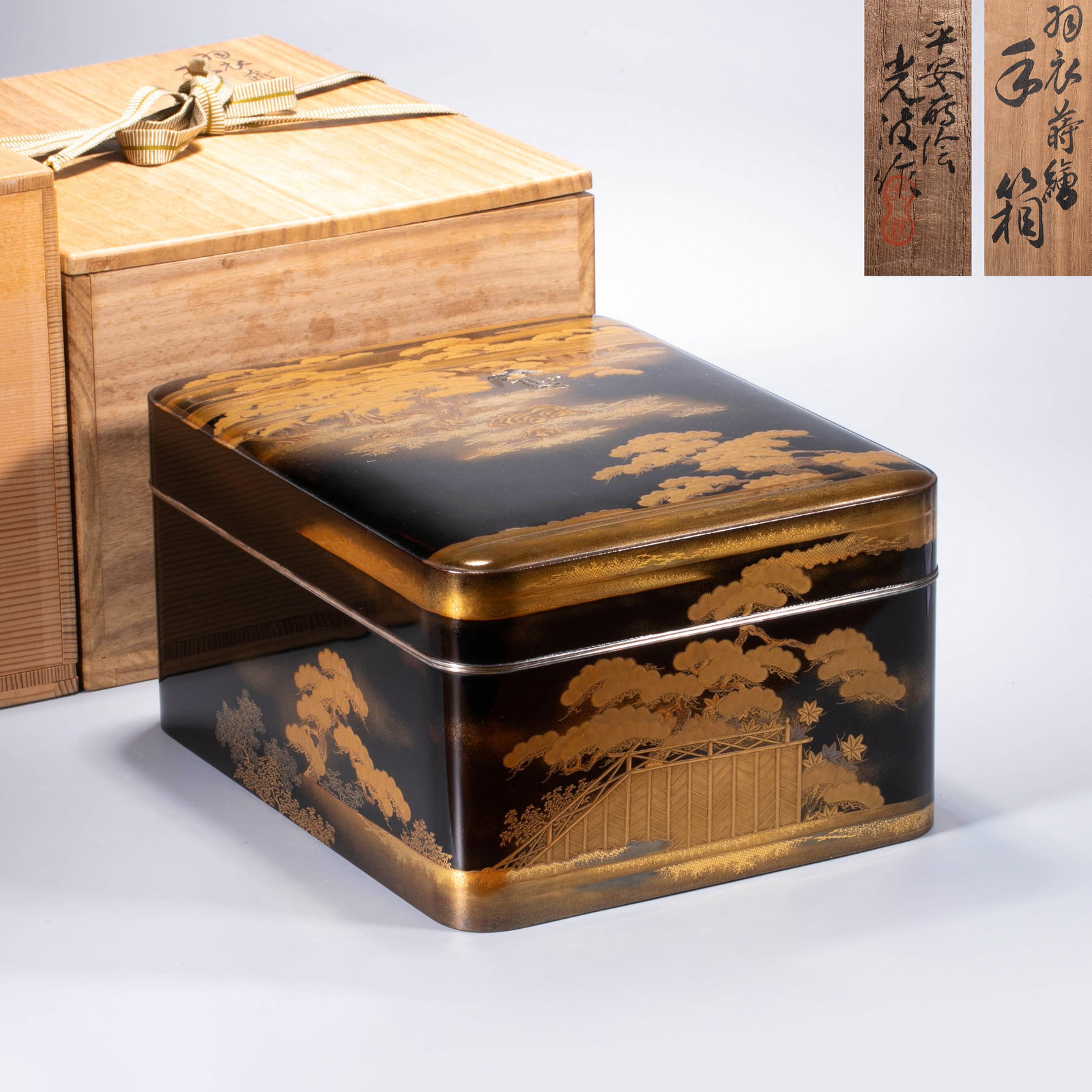 Hagoromo elephant inlaid Maki painted hand box: This Yuyi-like hand box is inlaid with maki paintings, and the outer surface is painted black, which is smooth and calm. The lid and body are painted with gold maki paintings depicting pine forests, d