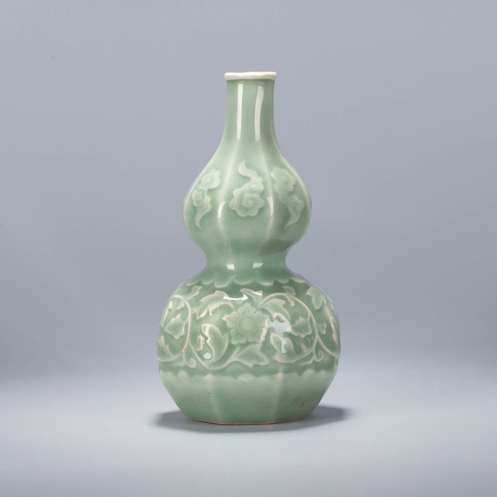 Ming Longquan ware Calabash Bafang vase (1 of 6)