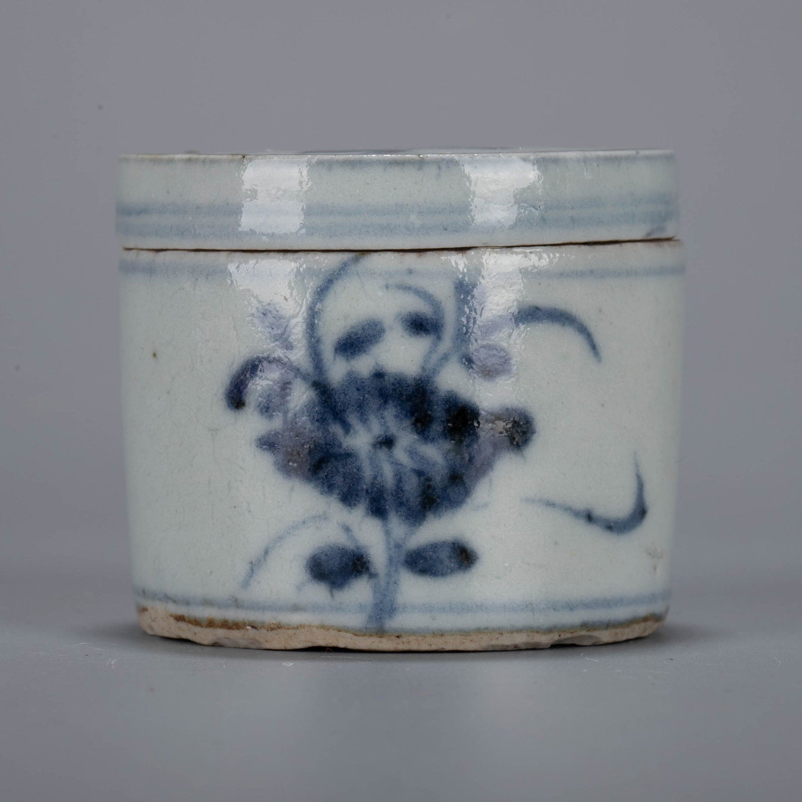Cover sometsuke (blue and white underglaze) (China) Box: Cover sometsuke (blue and white underglaze) (China) Box