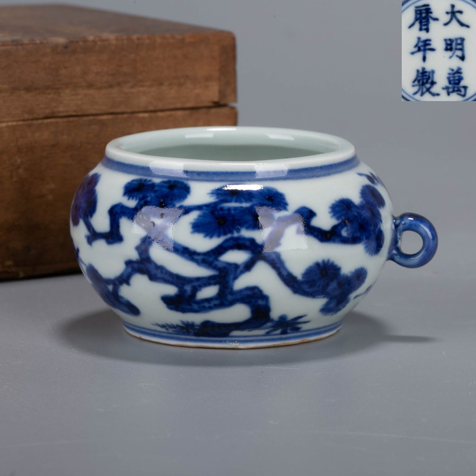 Ming Wanli reign-mark blue and white Bird Food jar: Ming Wanli reign-mark blue and white Bird Food jar