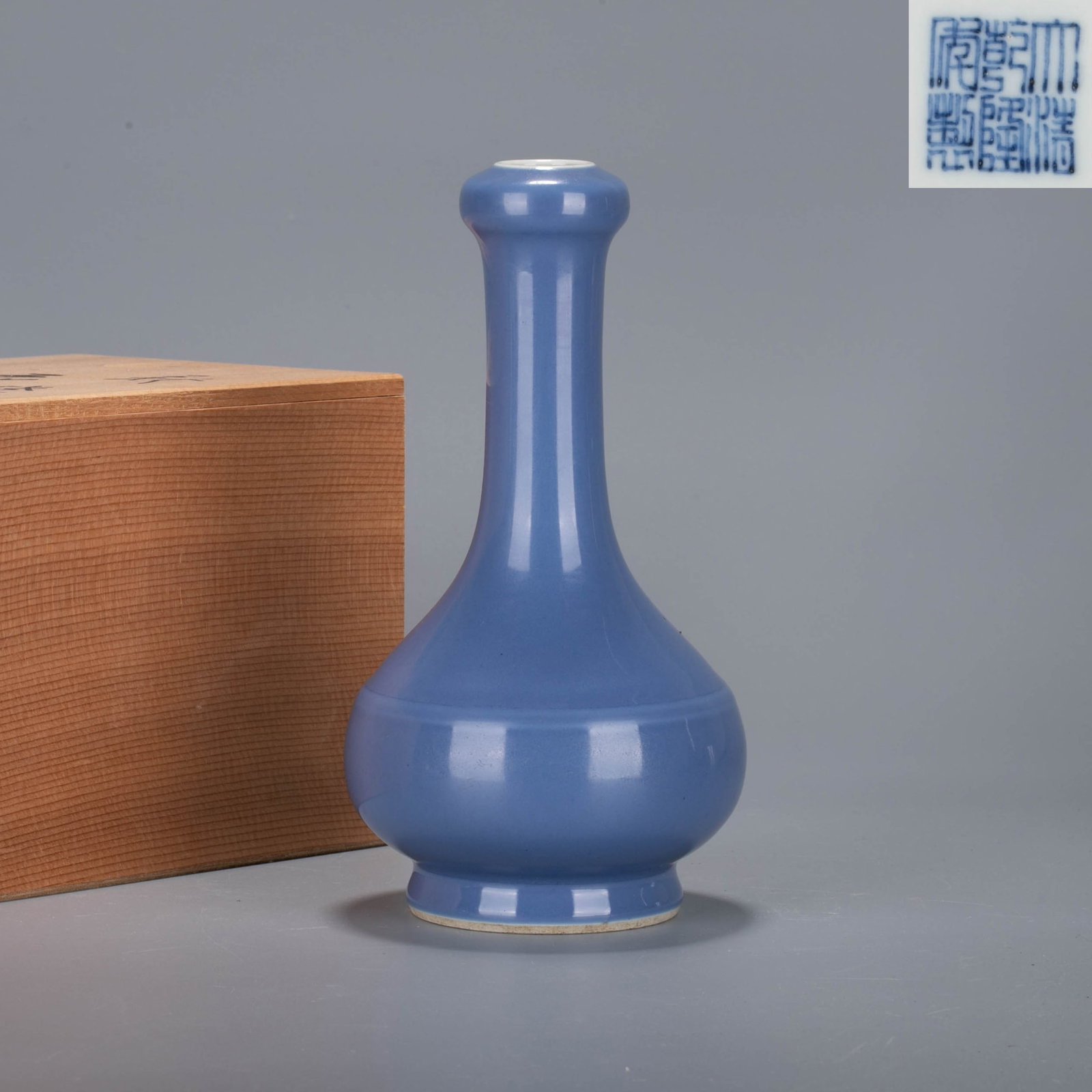 Qing Dynasty Qianlong reign-mark blue glaze hanaire (Japanese flower vase): Qing Dynasty Qianlong reign-mark blue glaze hanaire (Japanese flower vase)
