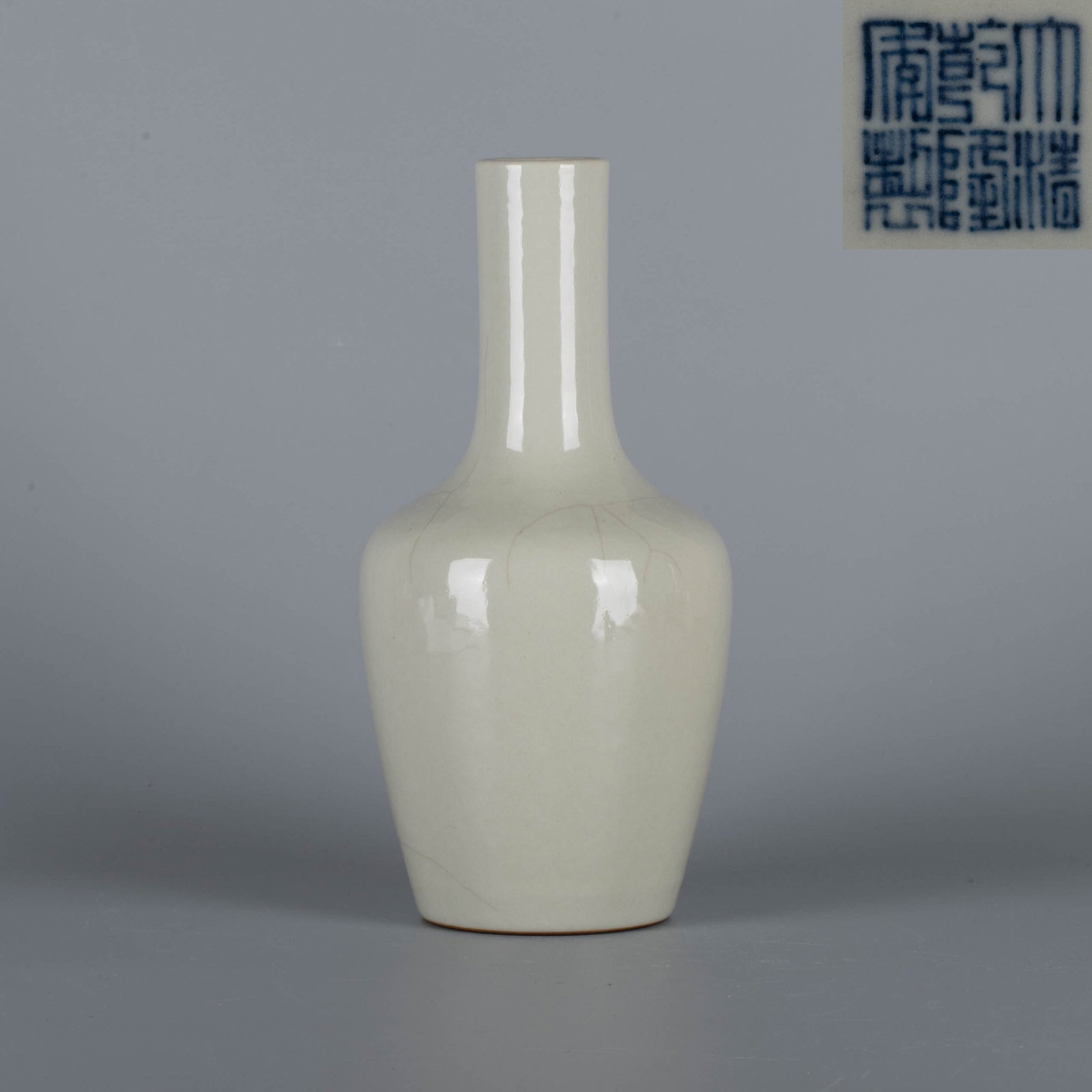 Qing Dynasty douqing-glazed paper-hammer vase (1 of 7)