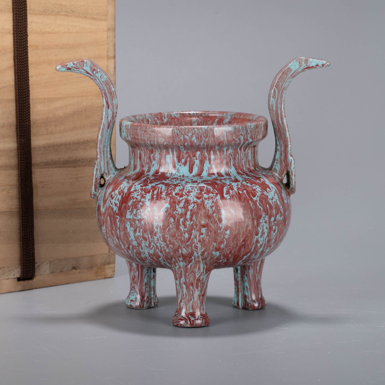 Qing Dynasty incense burner Jun-glazed tripod incense burner: Qing Dynasty incense burner Jun-glazed tripod incense burner