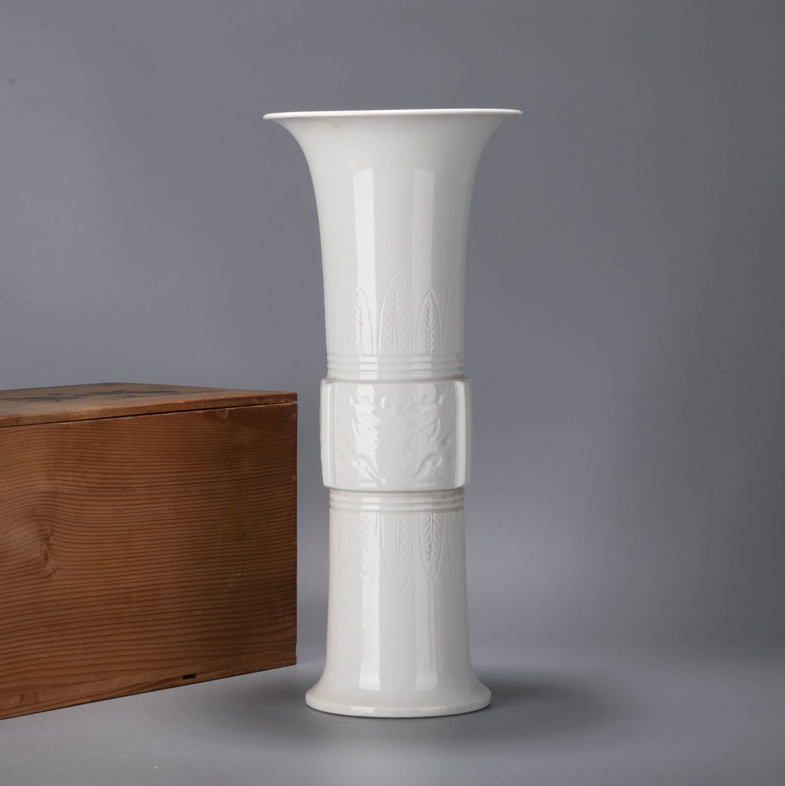 Ming white glaze flower gu ritual wine vessel (1 of 8)