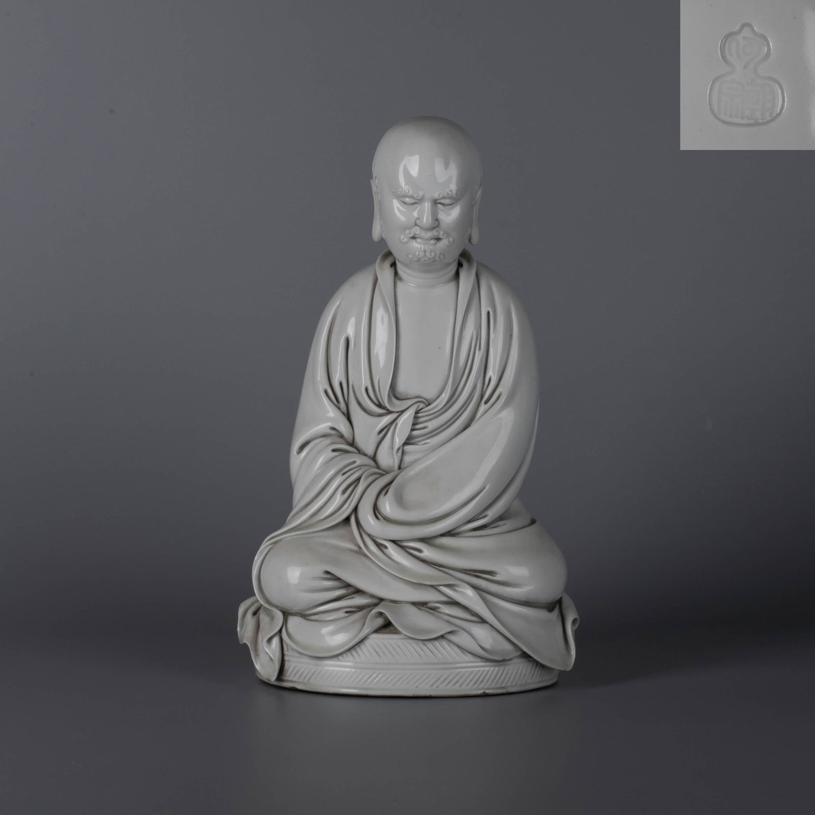 Qing Dynasty He Chaozong mark Dehua Kiln white porcelain Bodhidharma Statue: Qing Dynasty He Chaozong mark Dehua Kiln white porcelain Bodhidharma Statue