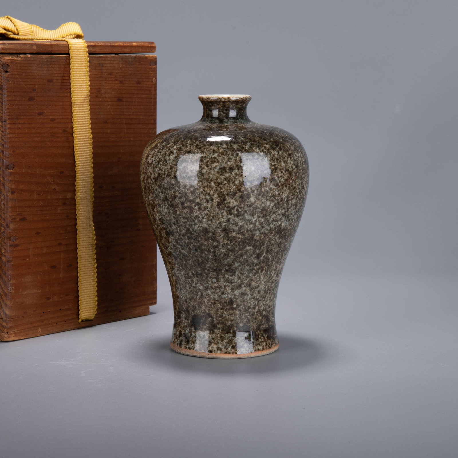 Qing Dynasty imitation natural-form glazed meiping vase: Qing Dynasty imitation natural-form glazed meiping vase