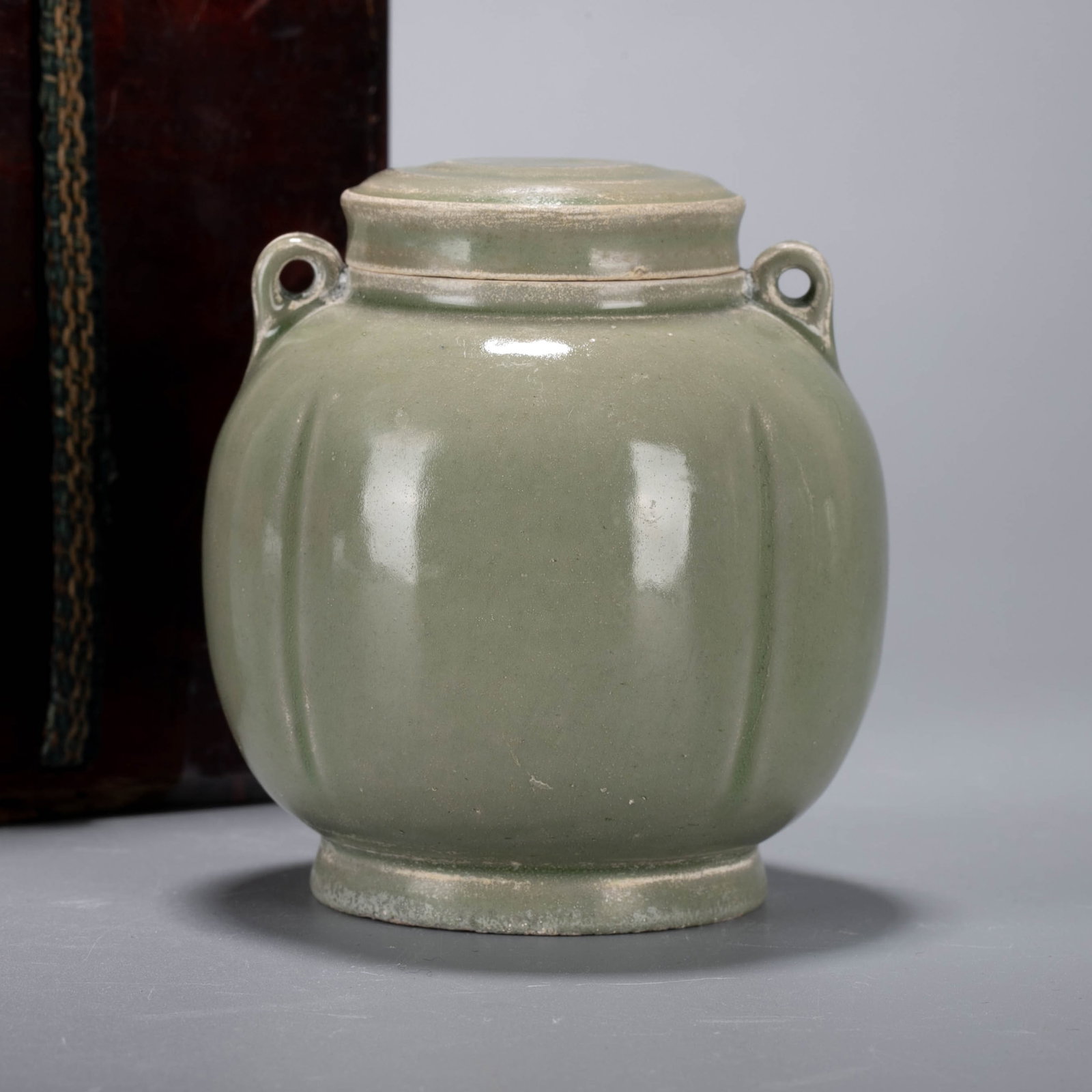 Yue ware Cover vessel: Yue ware Cover vessel