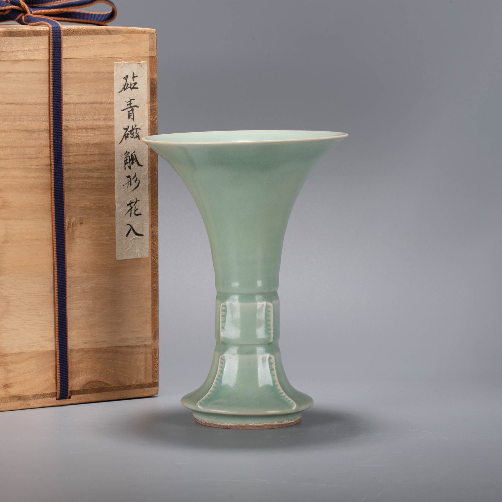 Longquan Flower gu ritual wine vessel: Longquan Flower gu ritual wine vessel