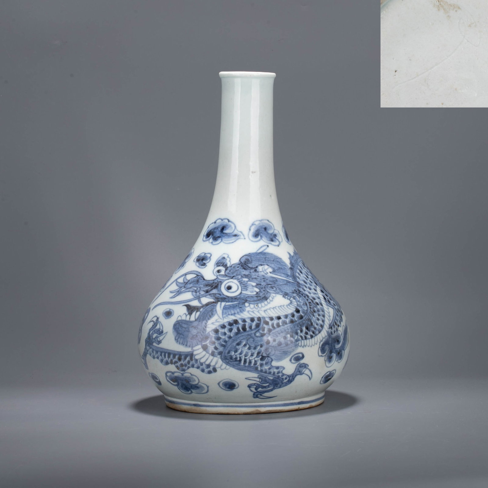 Dragon sometsuke (blue and white underglaze) vase (1 of 6)
