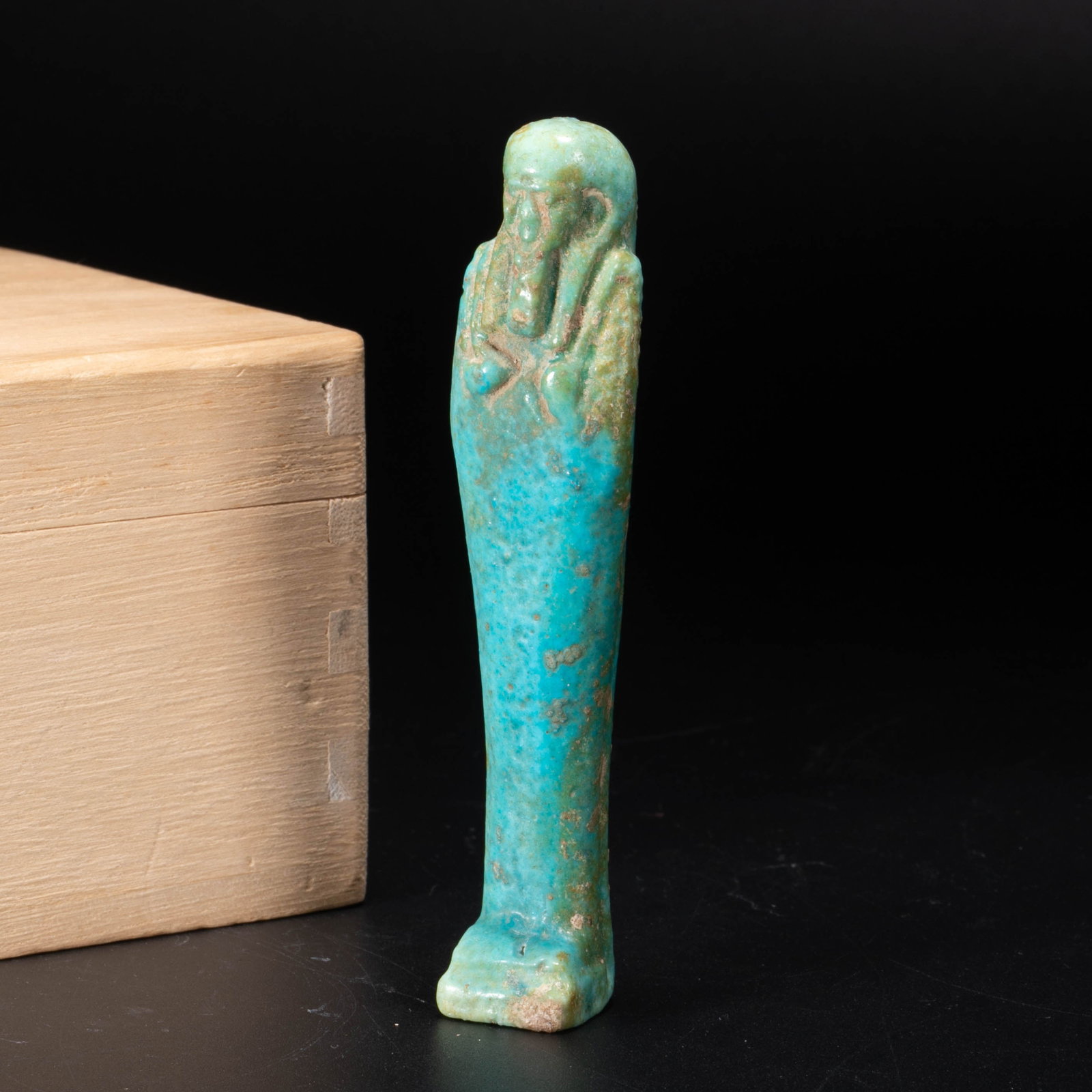 Egyptian pharaoh statue: Egyptian pharaoh statue