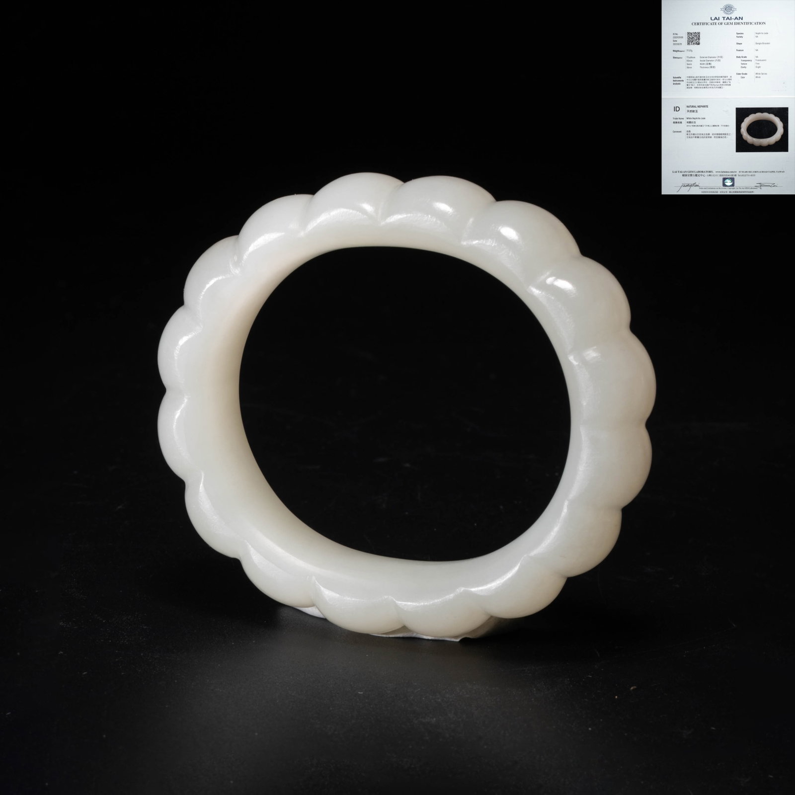 Qing Dynasty Hetian jade bracelet (1 of 8)