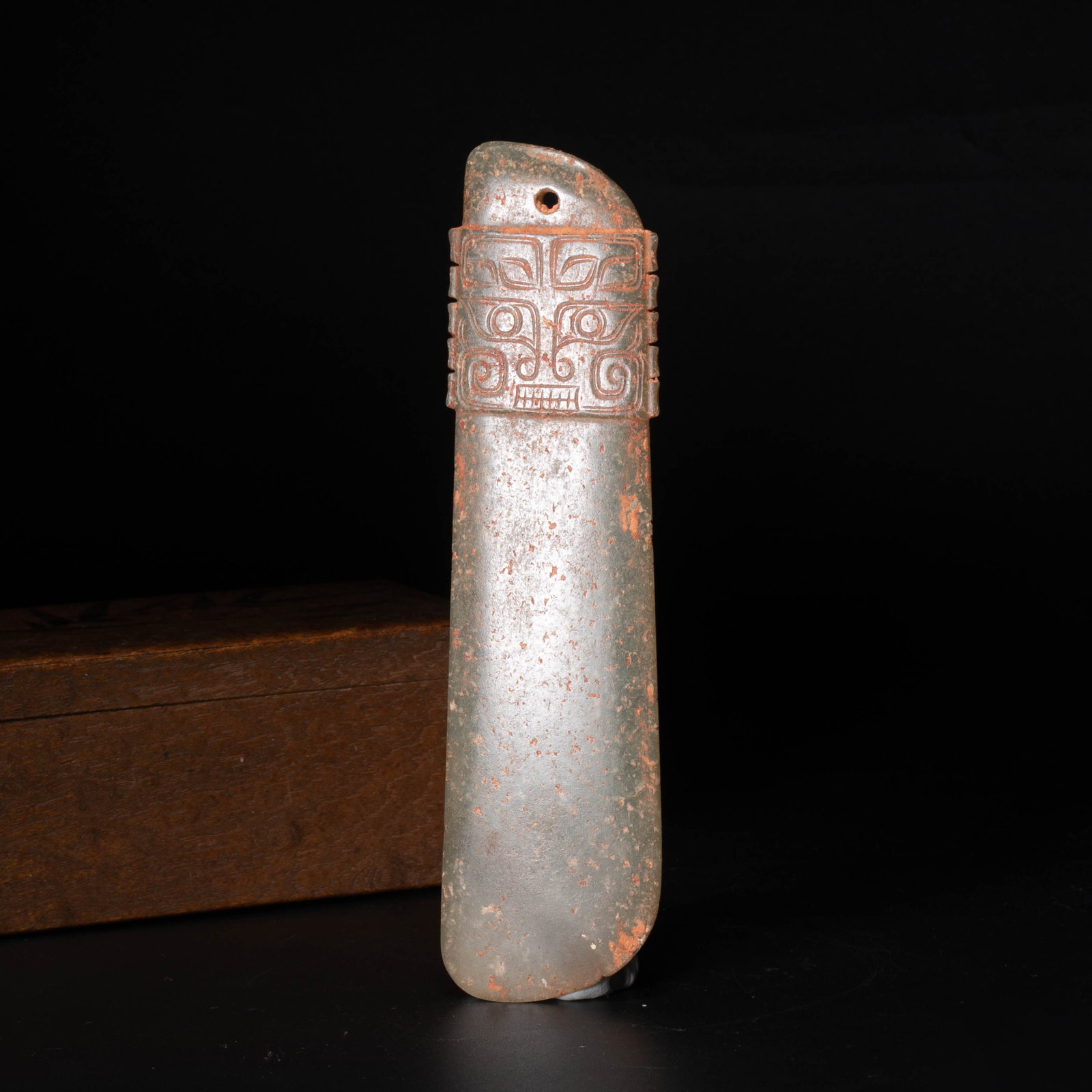 Celadon jade archaistic animal-mask decoration Yugui: Celadon jade archaistic animal-mask decoration Yugui