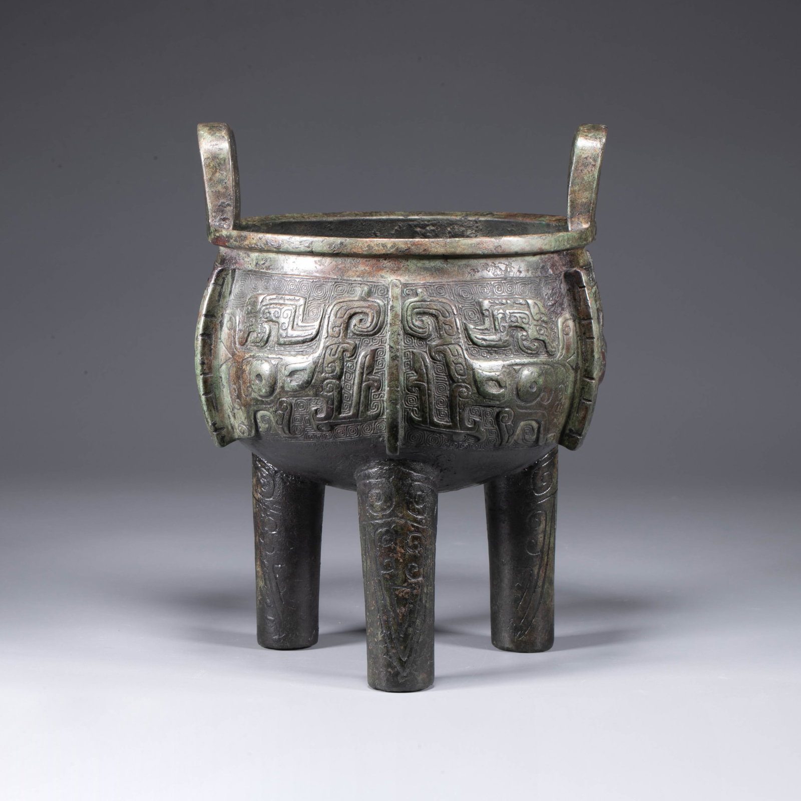 Late Shang Circle ding ritual vessel (1 of 9)