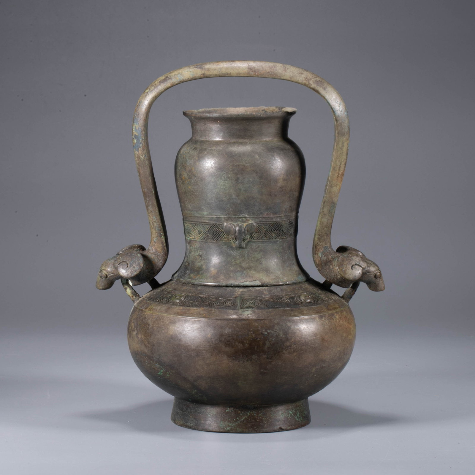 Western Zhou Dynasty Liang you ritual wine vessel (1 of 8)