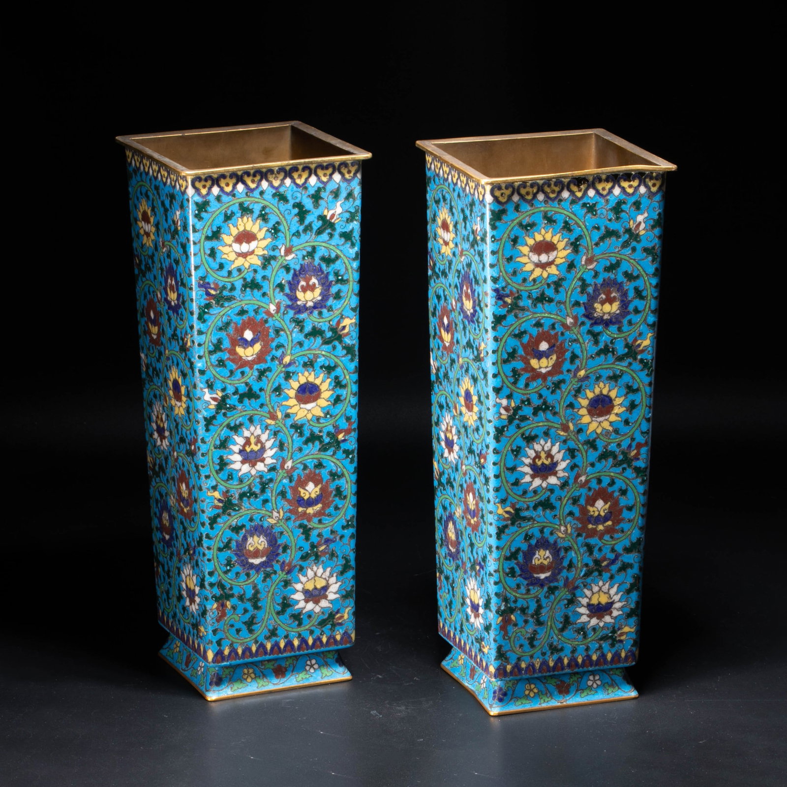Early Qing Dynasty Lotus pattern cloisonne enamel Square flower vessel a pair: Early Qing Dynasty Lotus pattern cloisonne enamel Square flower vessel a pair