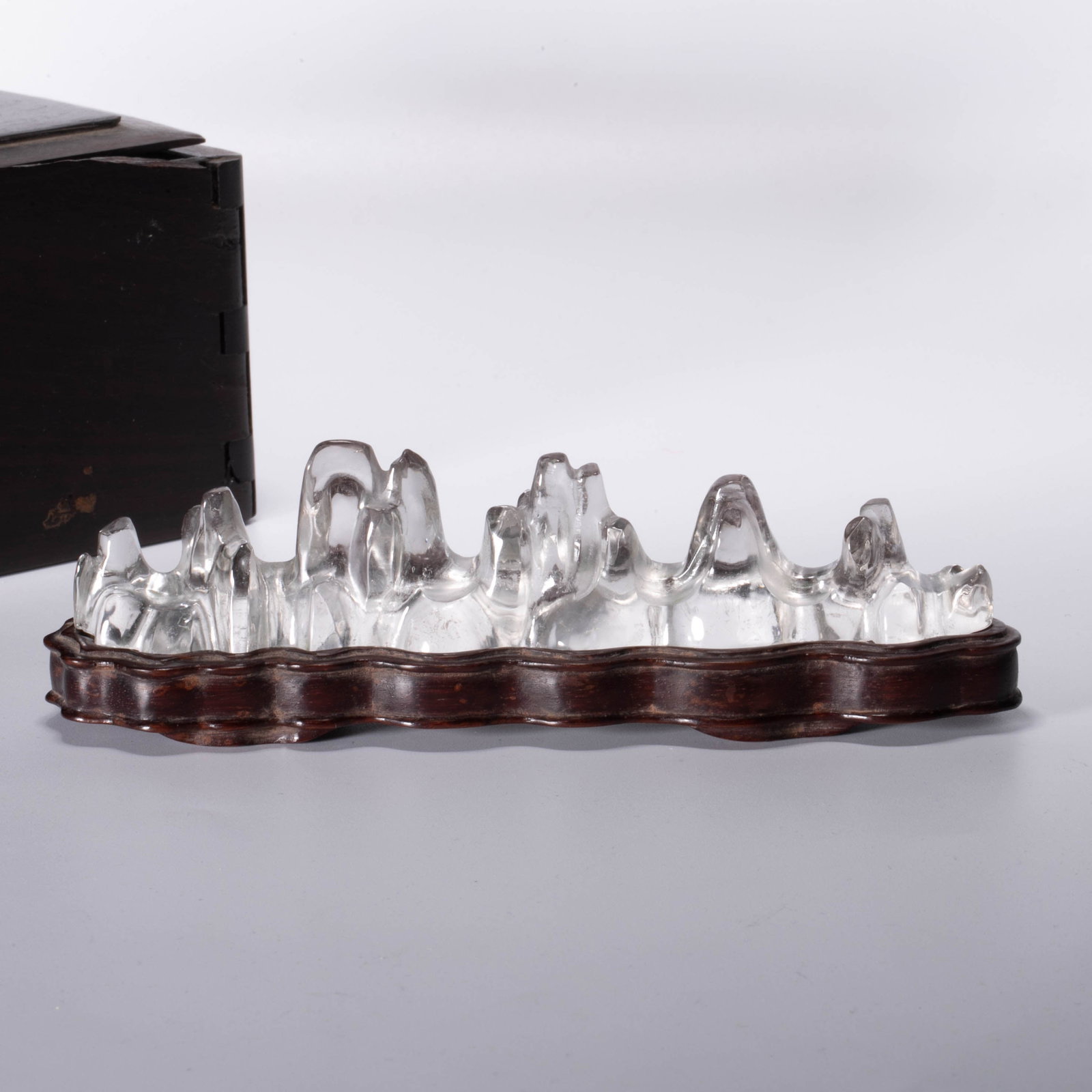 Qing Dynasty crystal mountain-shaped pen stand (1 of 9)