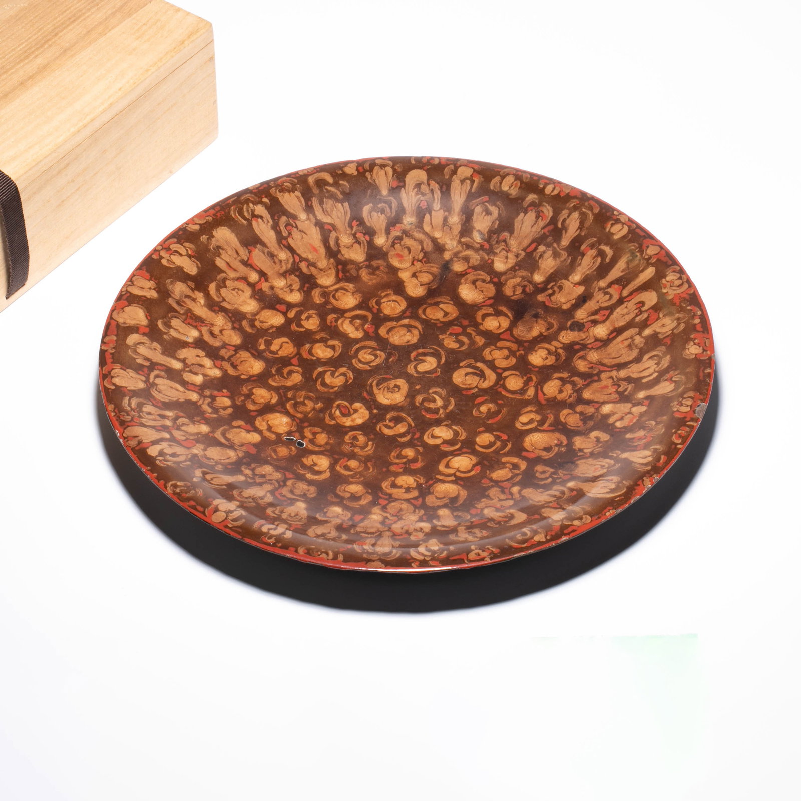 Ming Dynasty rhinoceros leather lacquer plate: Ming Dynasty rhinoceros leather lacquer plate