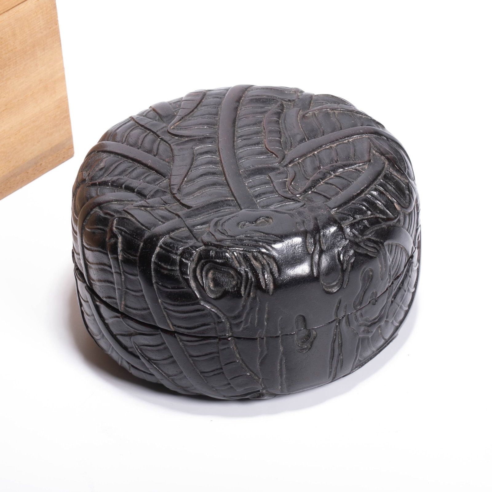 Qing Dynasty red sandalwood box with banana leaf pattern (1 of 9)