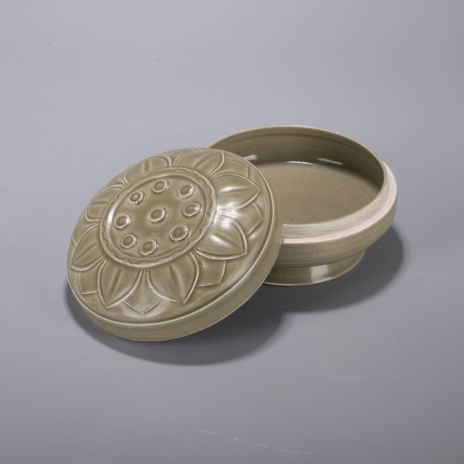 Yue ware Incense box - 3
