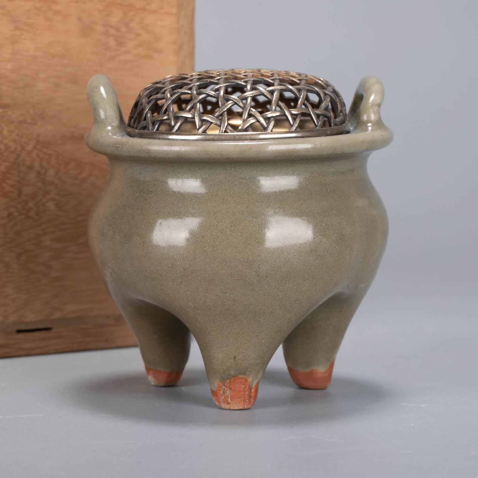 Longquan ware celadon incense burner: Longquan ware celadon incense burner