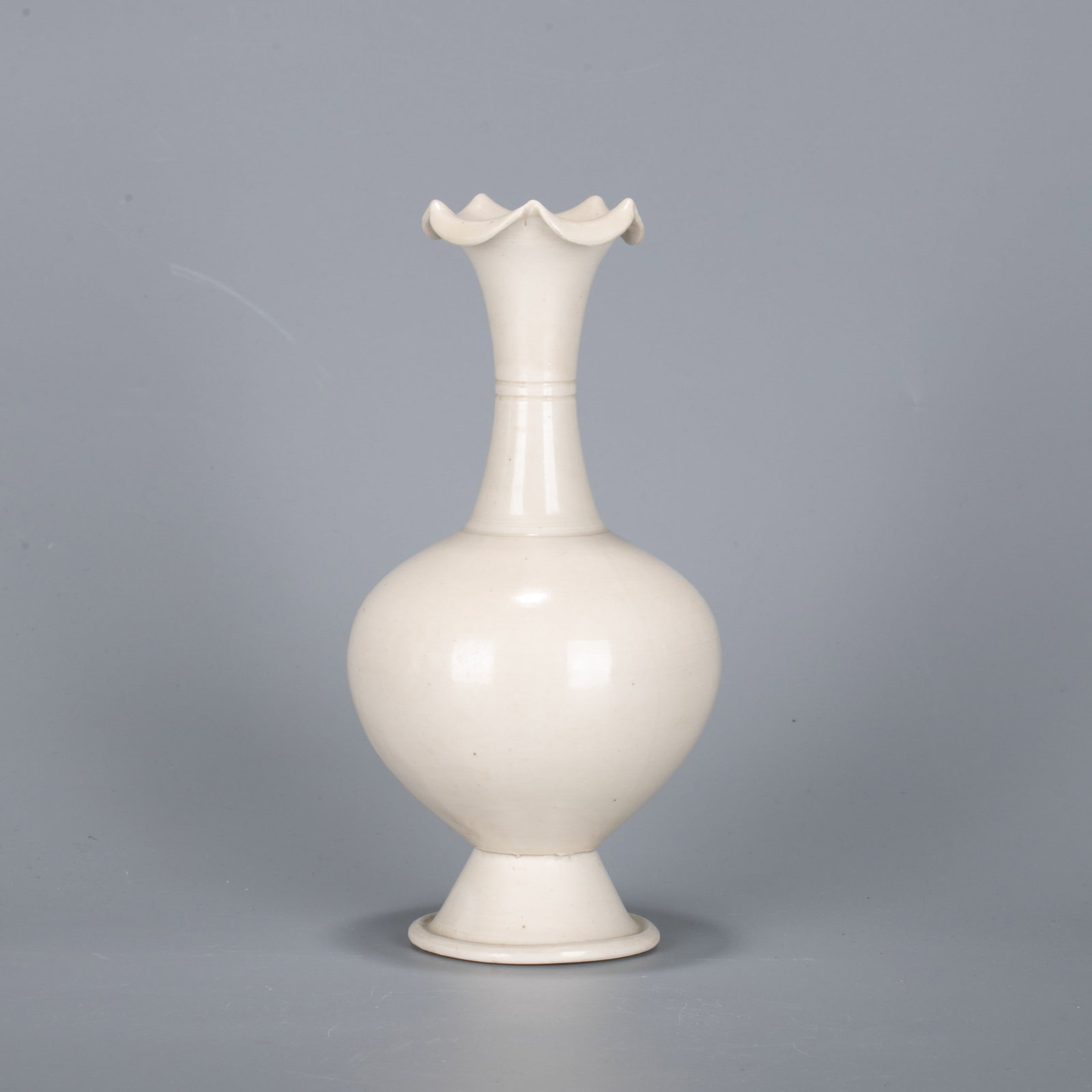 Song Dynasty Ding Kiln lobed rim vase (1 of 6)