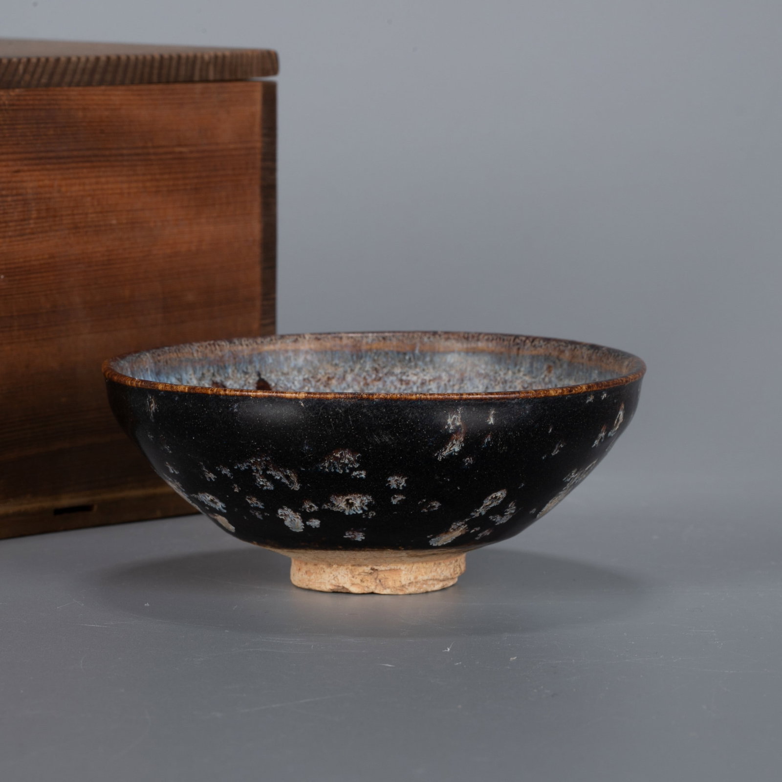 Song Dynasty Jizhou Kiln transformed-glaze phoenix-pattern tea bowl: Song Dynasty Jizhou Kiln transformed-glaze phoenix-pattern tea bowl
