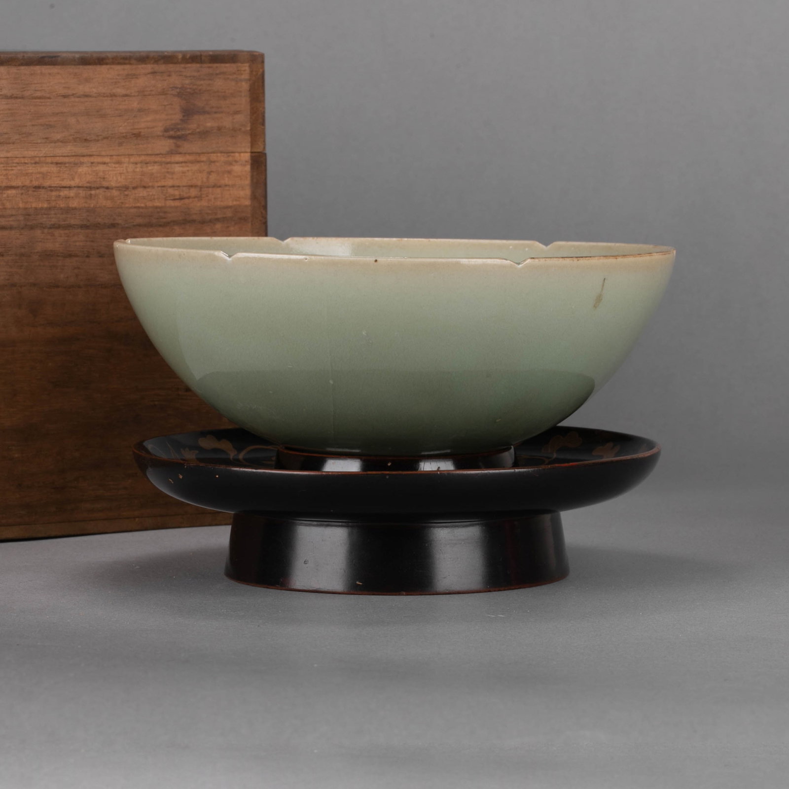 Song Longquan ware lobed rim bowl (1 of 12)