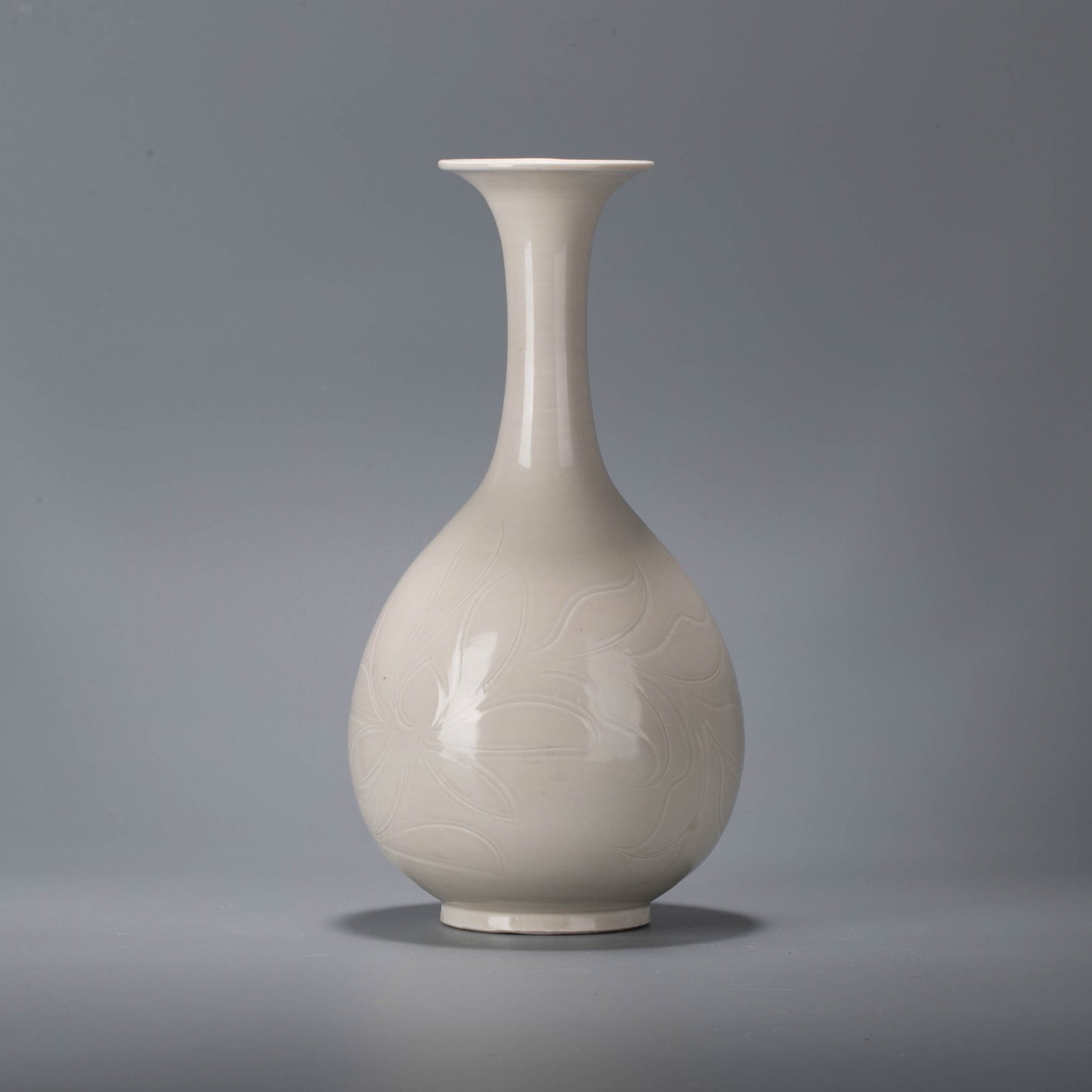 Song Dynasty Ding Kiln incised decoration hanaire (Japanese flower vase): Song Dynasty Ding Kiln incised decoration hanaire (Japanese flower vase)