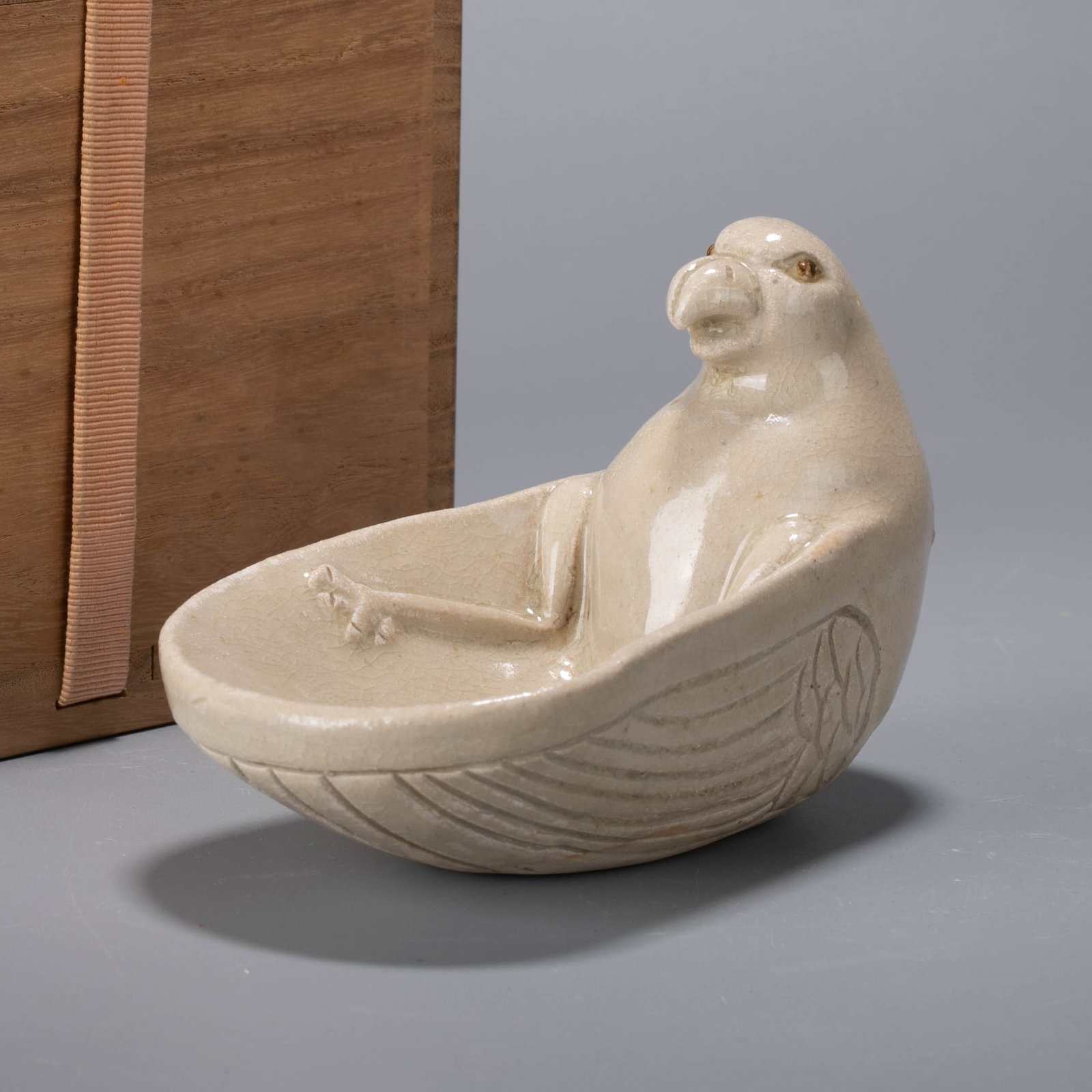 Sui Dynasty white-glazed parrot cup: Sui Dynasty white-glazed parrot cup