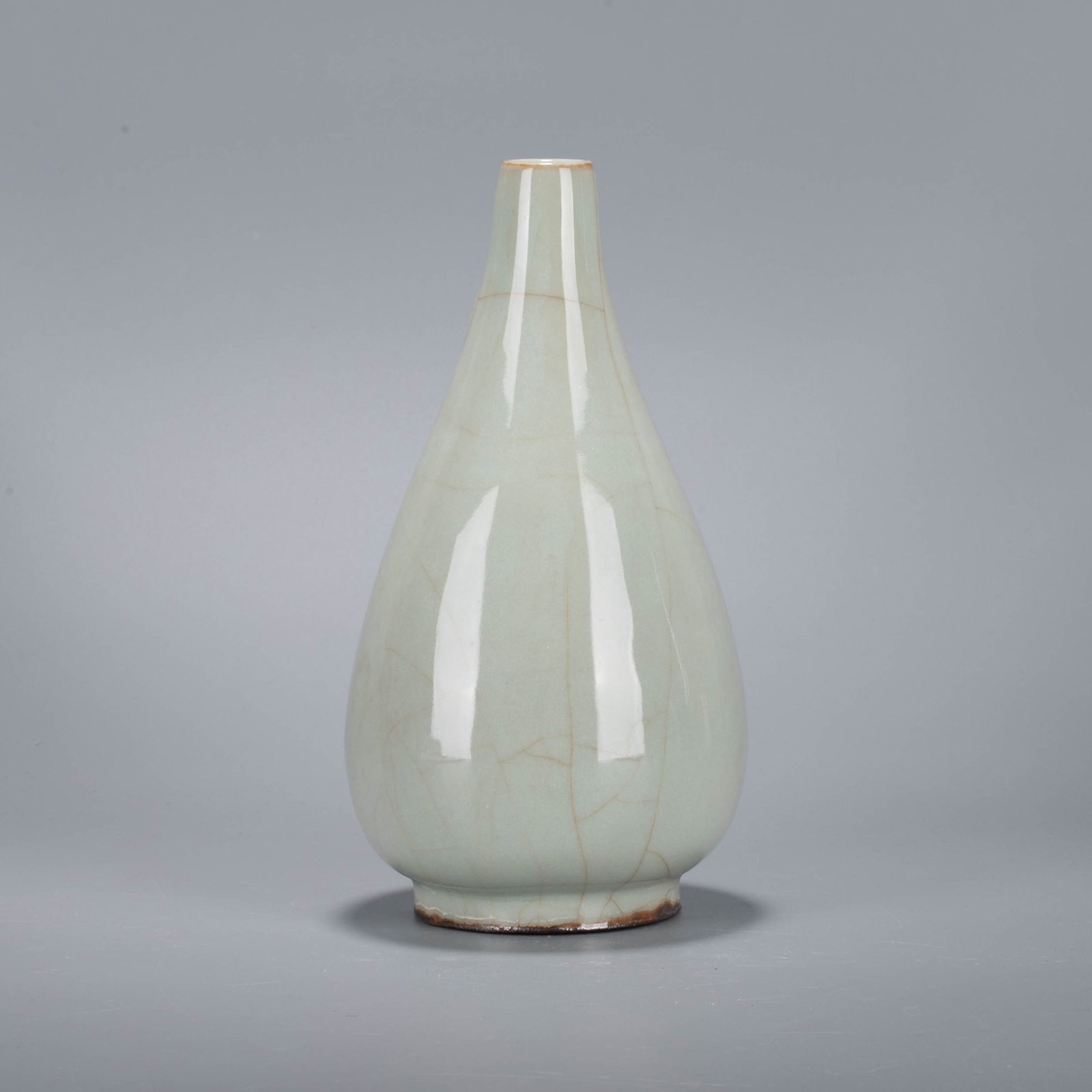 Song Guan ware celadon glaze Long Neck vase: Song Guan ware celadon glaze Long Neck vase