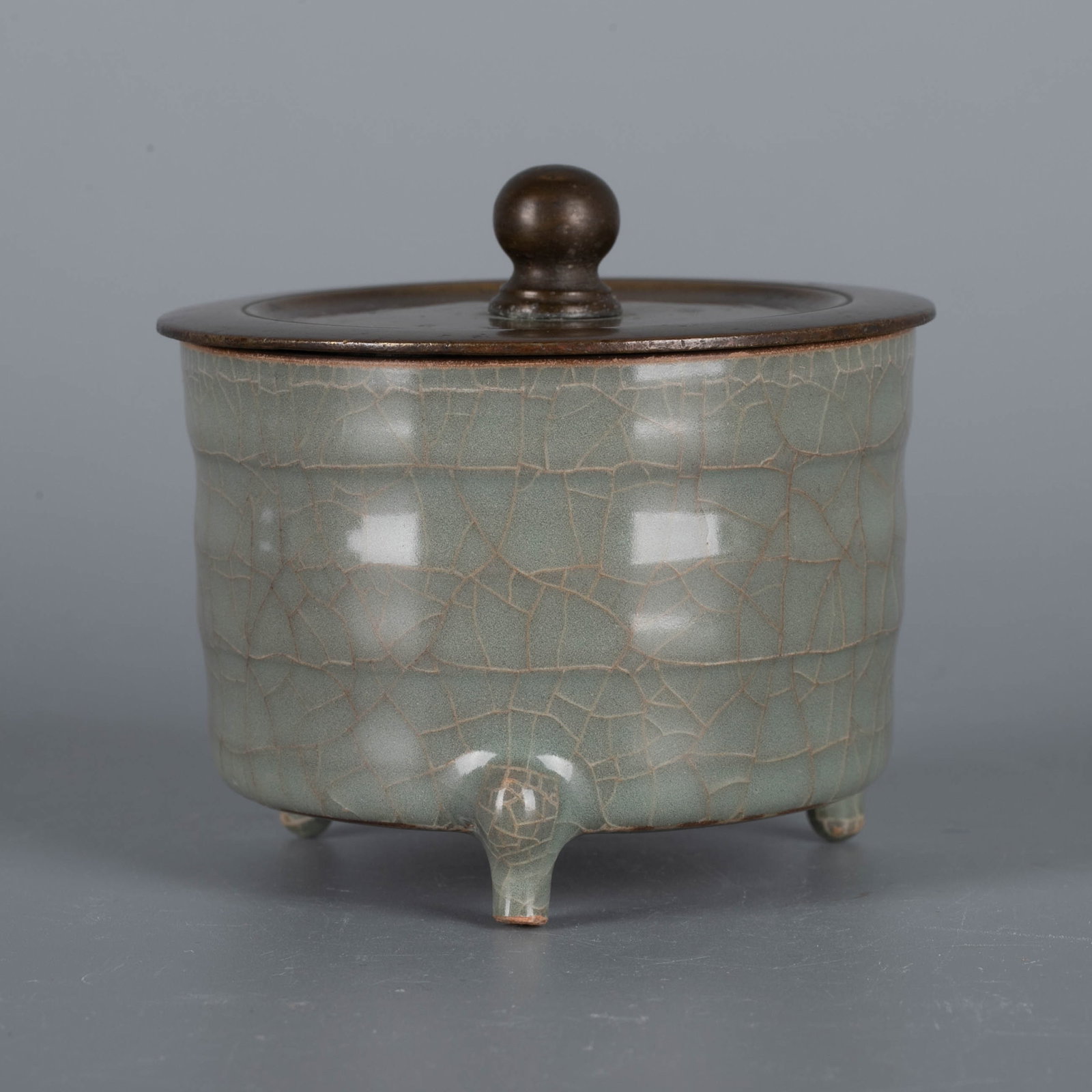 Song Longquan ware Three-legged incense burner (1 of 7)