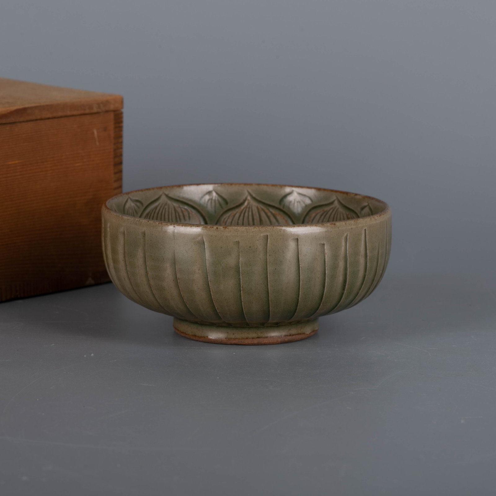 Song Yaozhou ware celadon glaze incised decoration Peony pattern bowl (1 of 7)