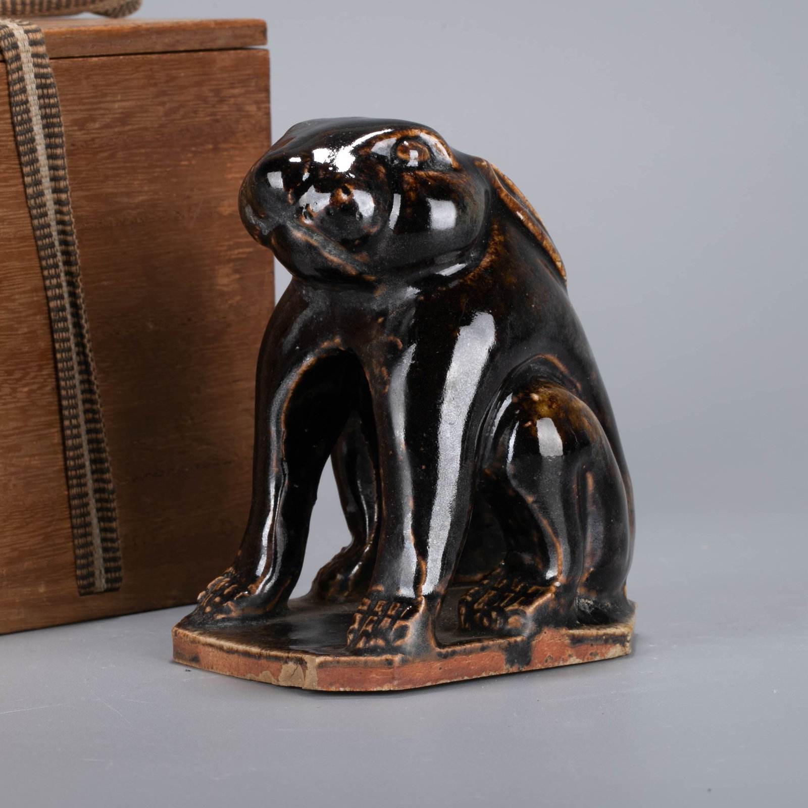 Tang Dynasty black-glazed rabbit (1 of 8)