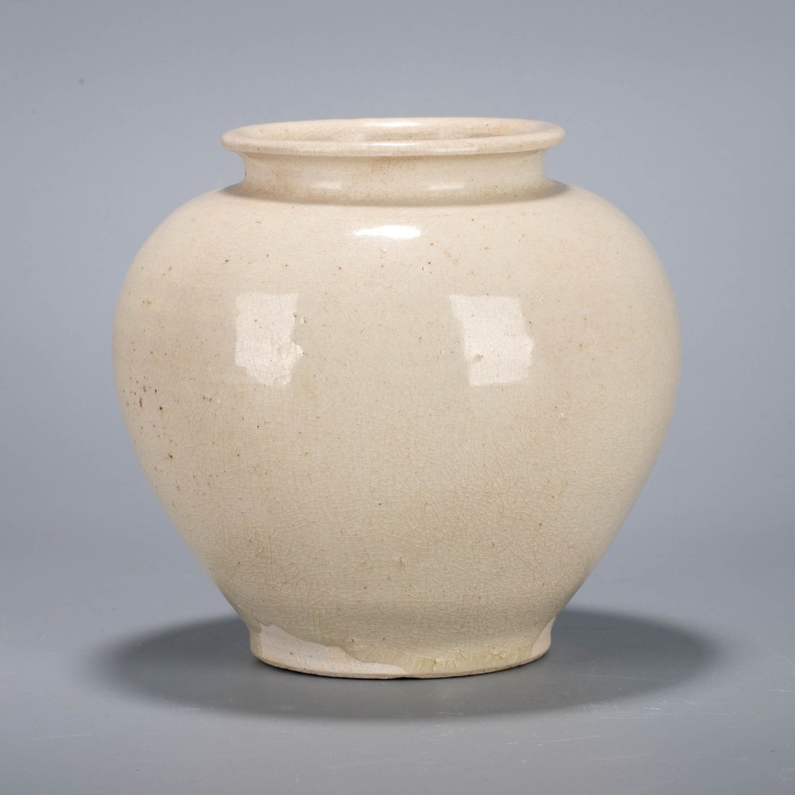 Tang Dynasty white porcelain jar (1 of 6)