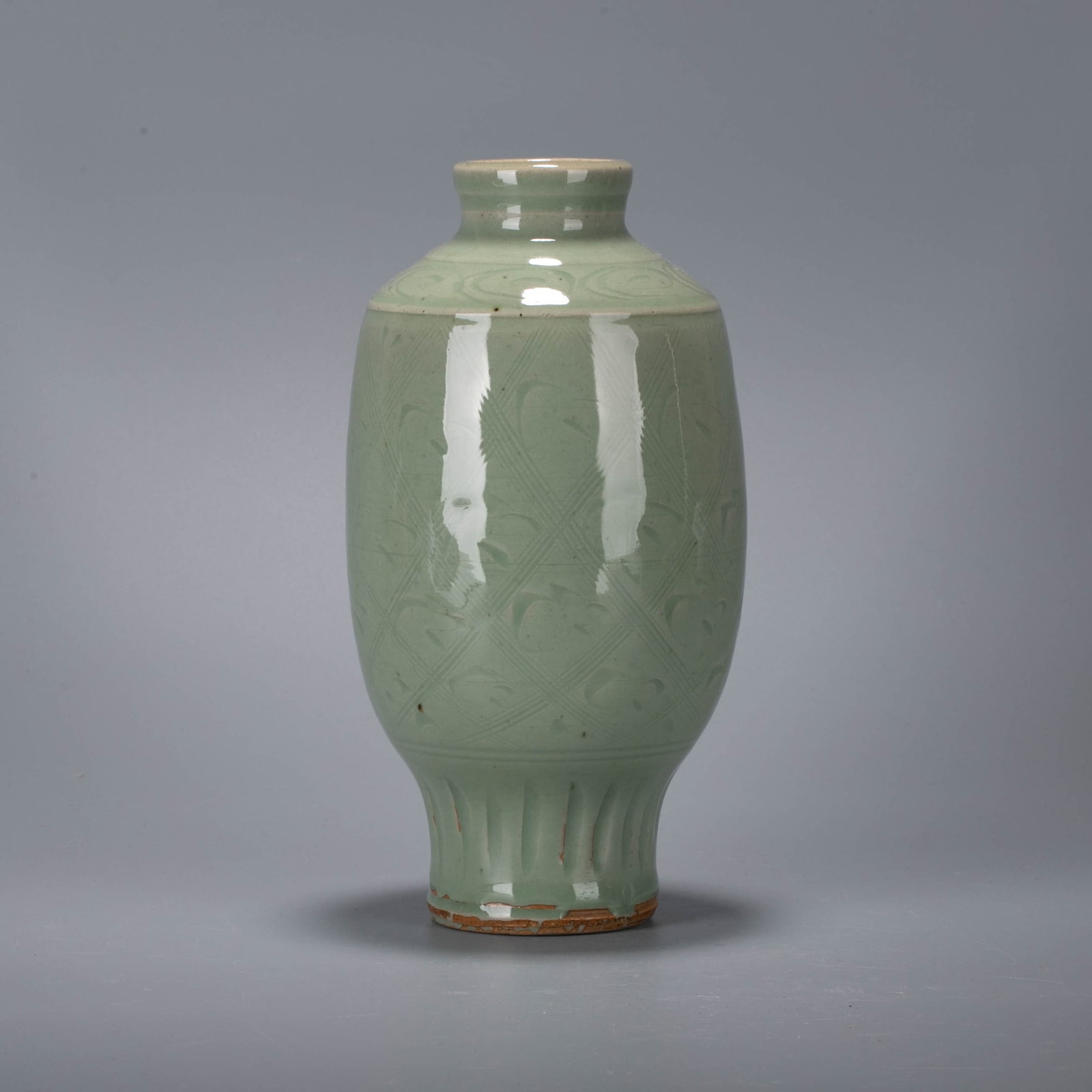 Longquan ware vase - 3