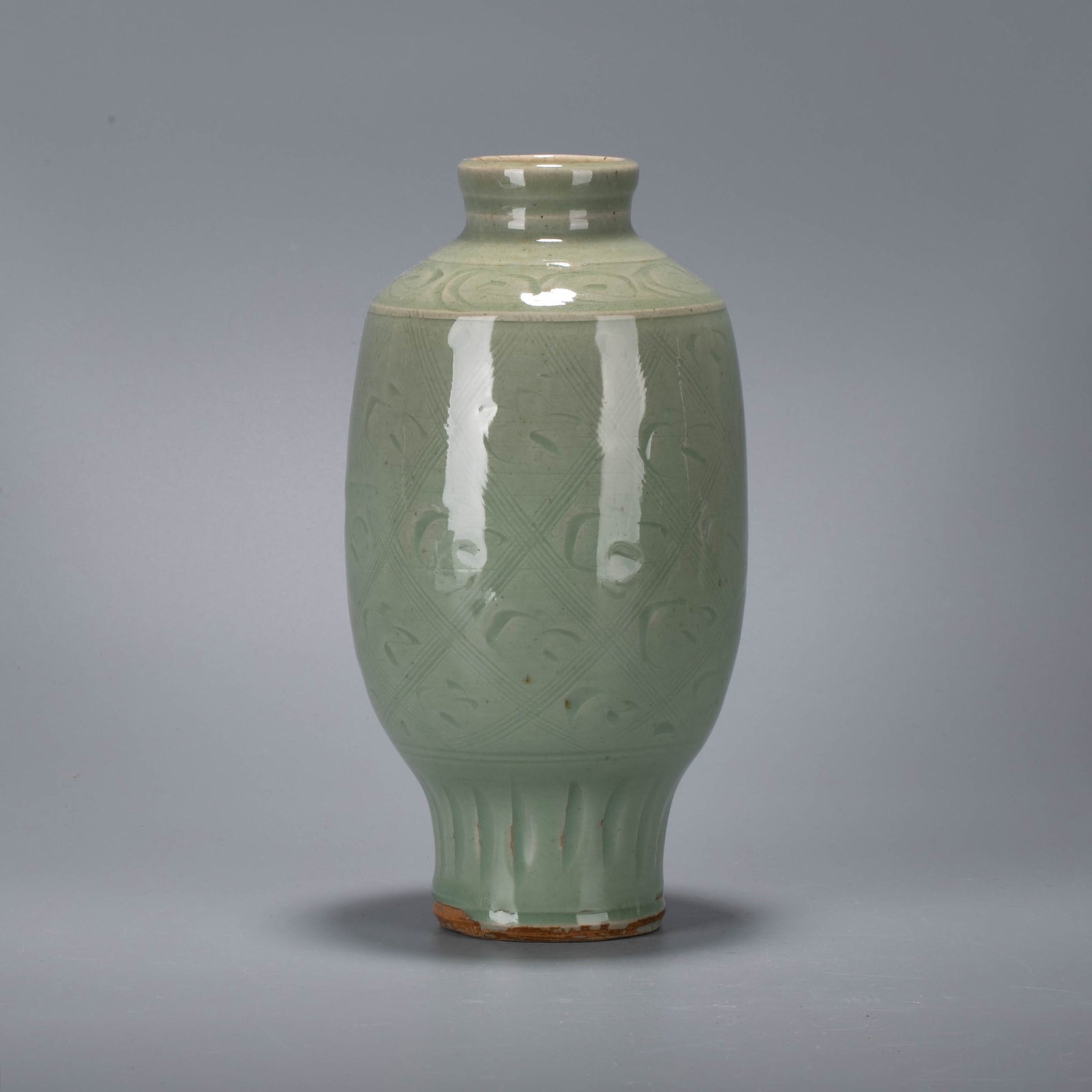 Longquan ware vase - 5