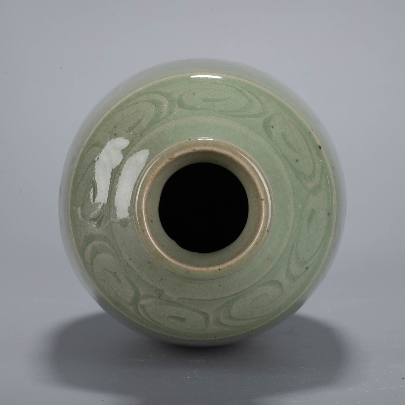 Longquan ware vase - 6