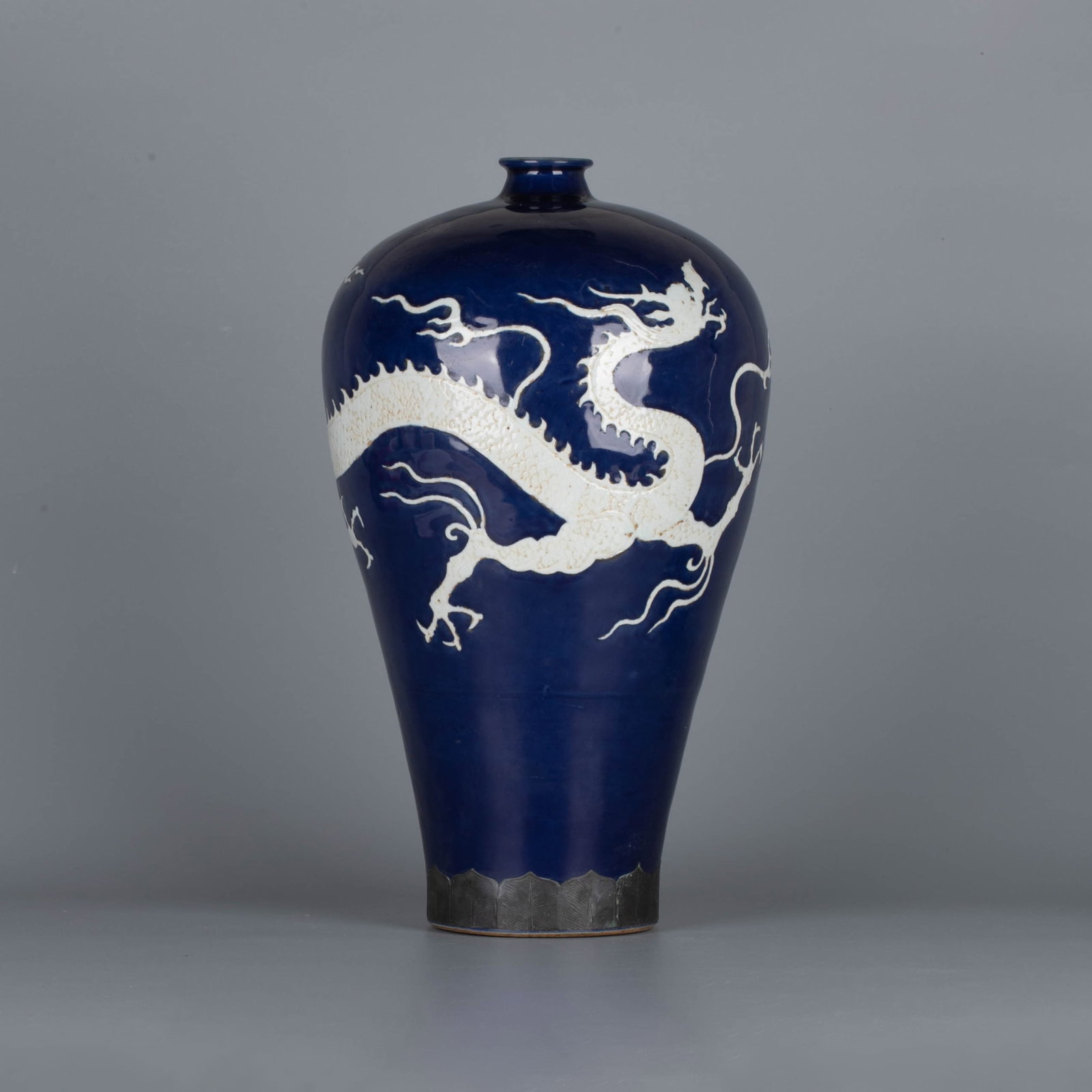 Yuan Dynasty sacrificial-blue-glazed meiping vase with dragon motif: Yuan Dynasty sacrificial-blue-glazed meiping vase with dragon motif