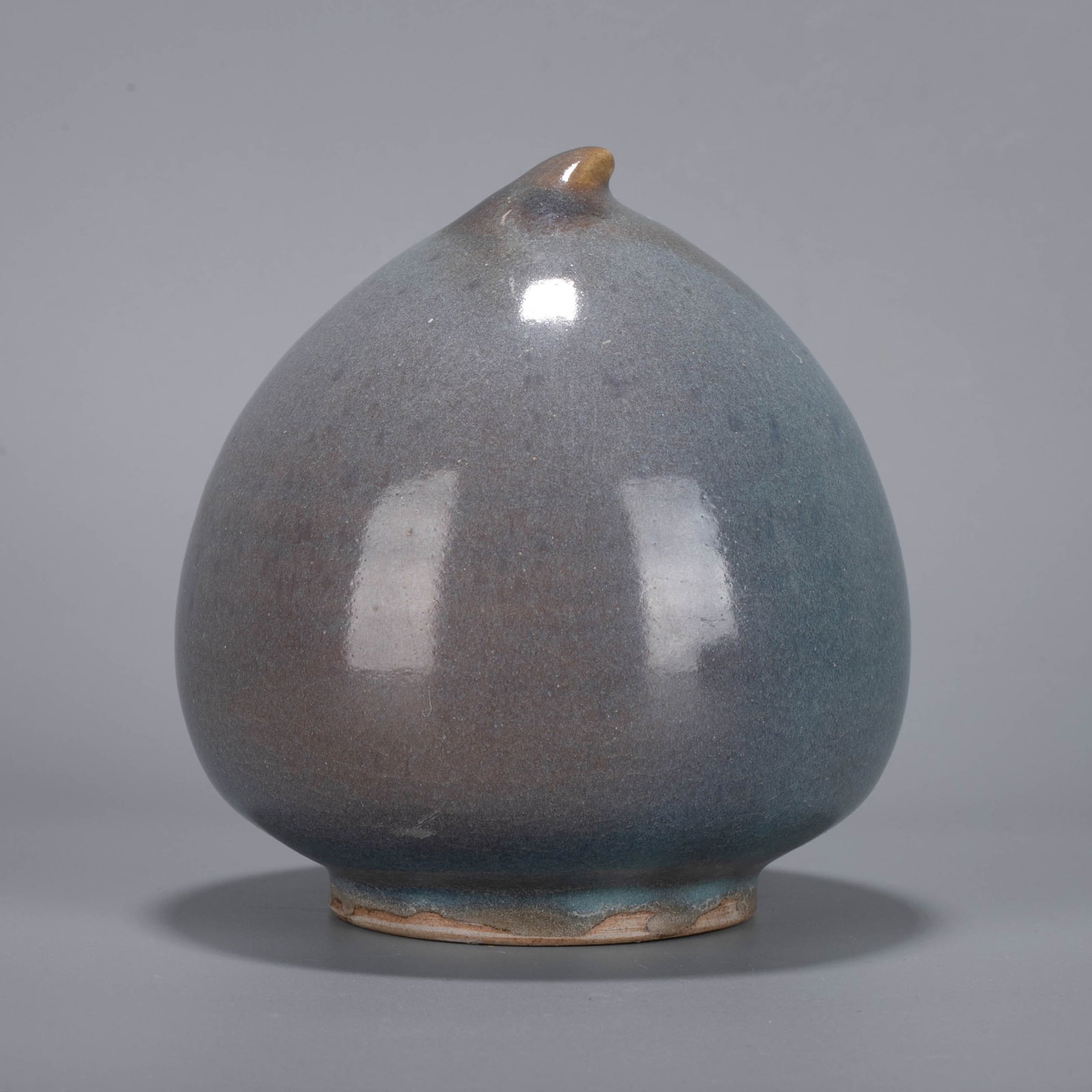 Yuan Dynasty Jun Kiln peach-shaped ornament (1 of 5)