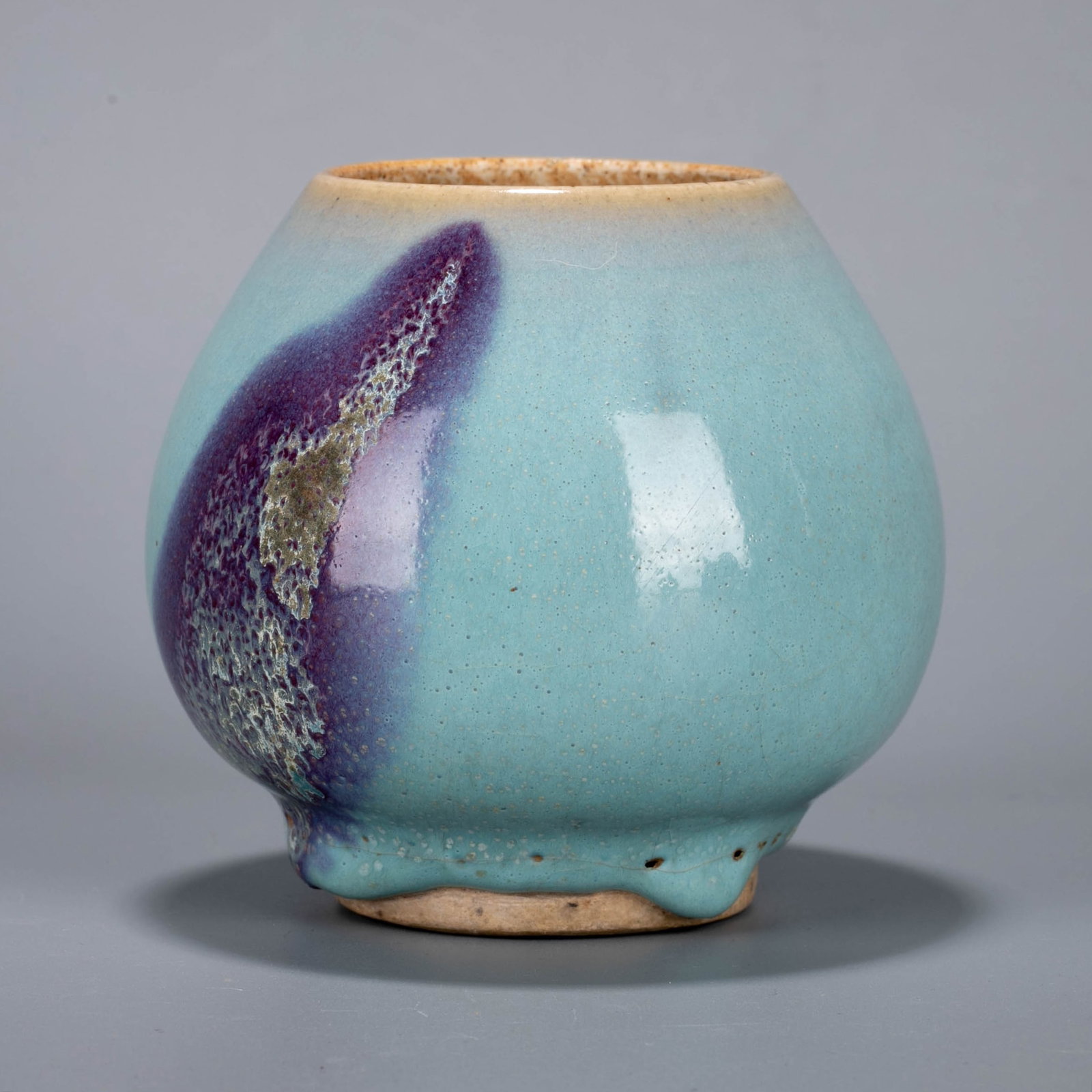Yuan Dynasty Jun Kiln lotus-shaped water vessel with red spots: Yuan Dynasty Jun Kiln lotus-shaped water vessel with red spots