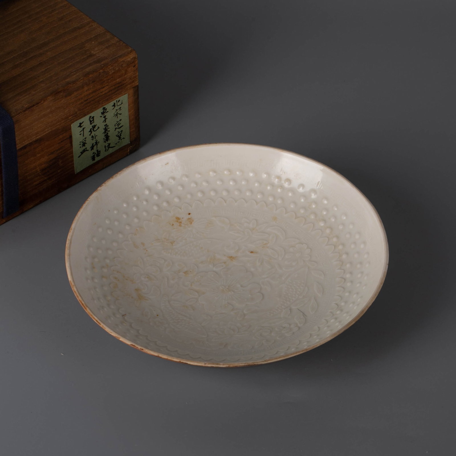 Incised three-fish bowl: Incised three-fish bowl