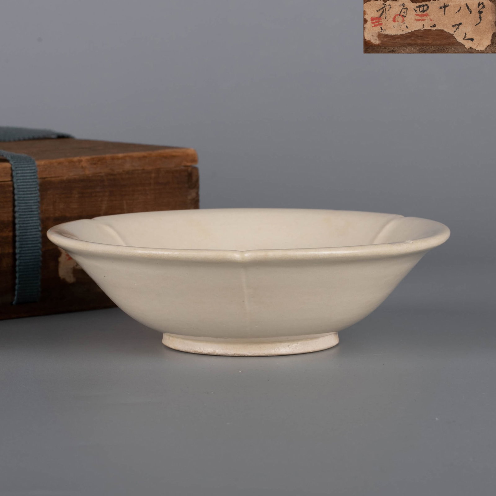 Tang white porcelain bowl (1 of 7)