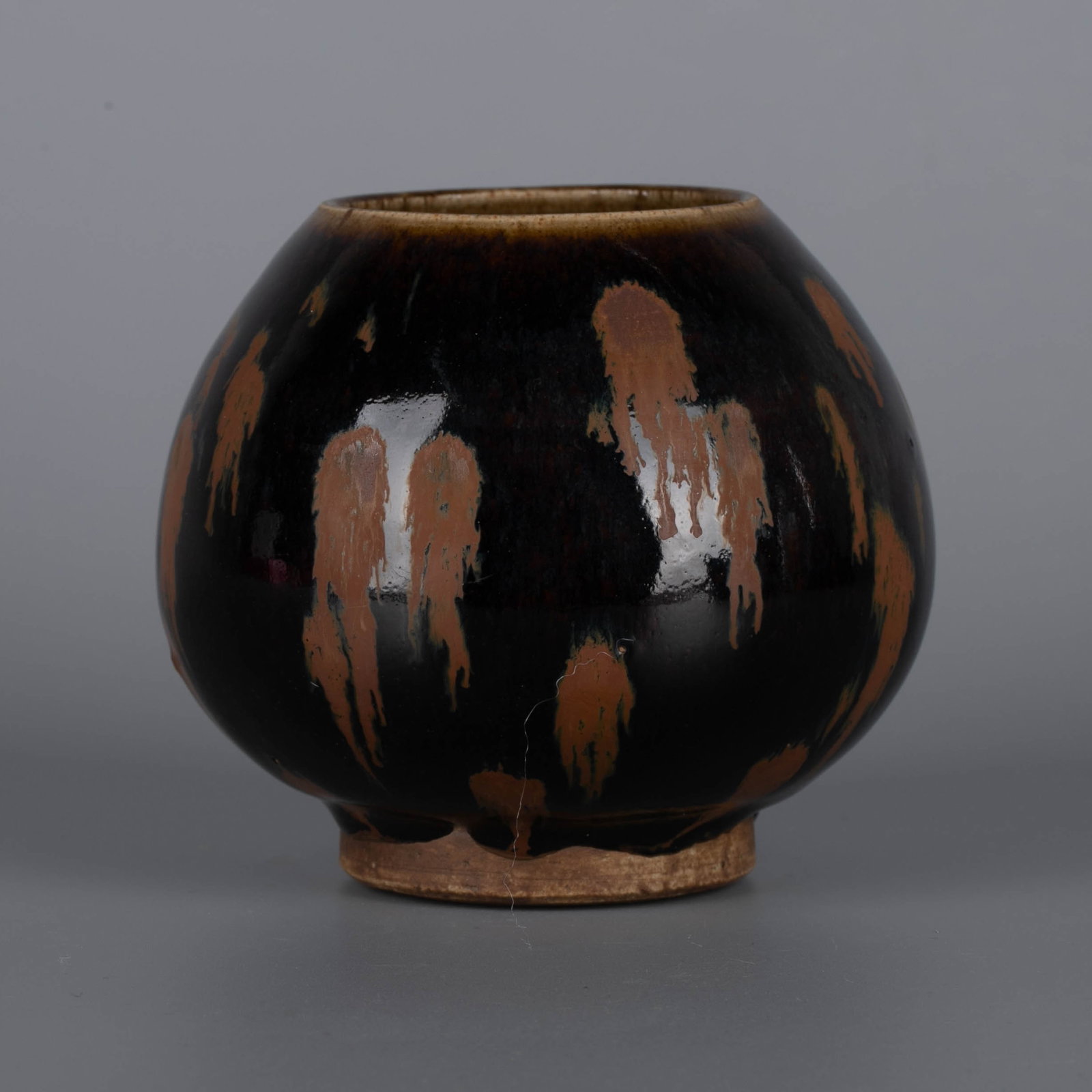 Song Dynasty black-glazed ware iron-rust-decorated chicken-heart jar: Song Dynasty black-glazed ware iron-rust-decorated chicken-heart jar